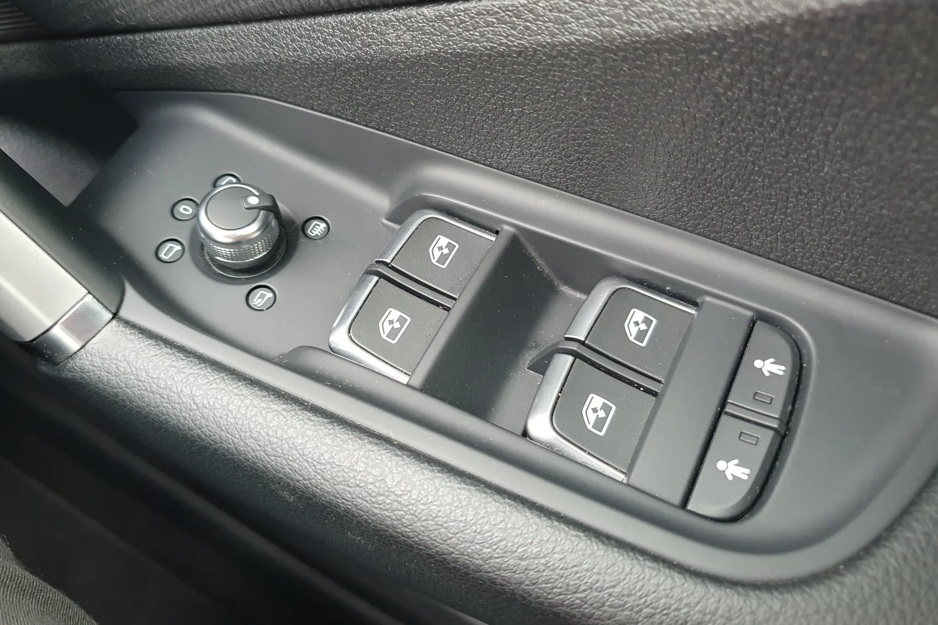 Audi Q2 thumbnail image number 17