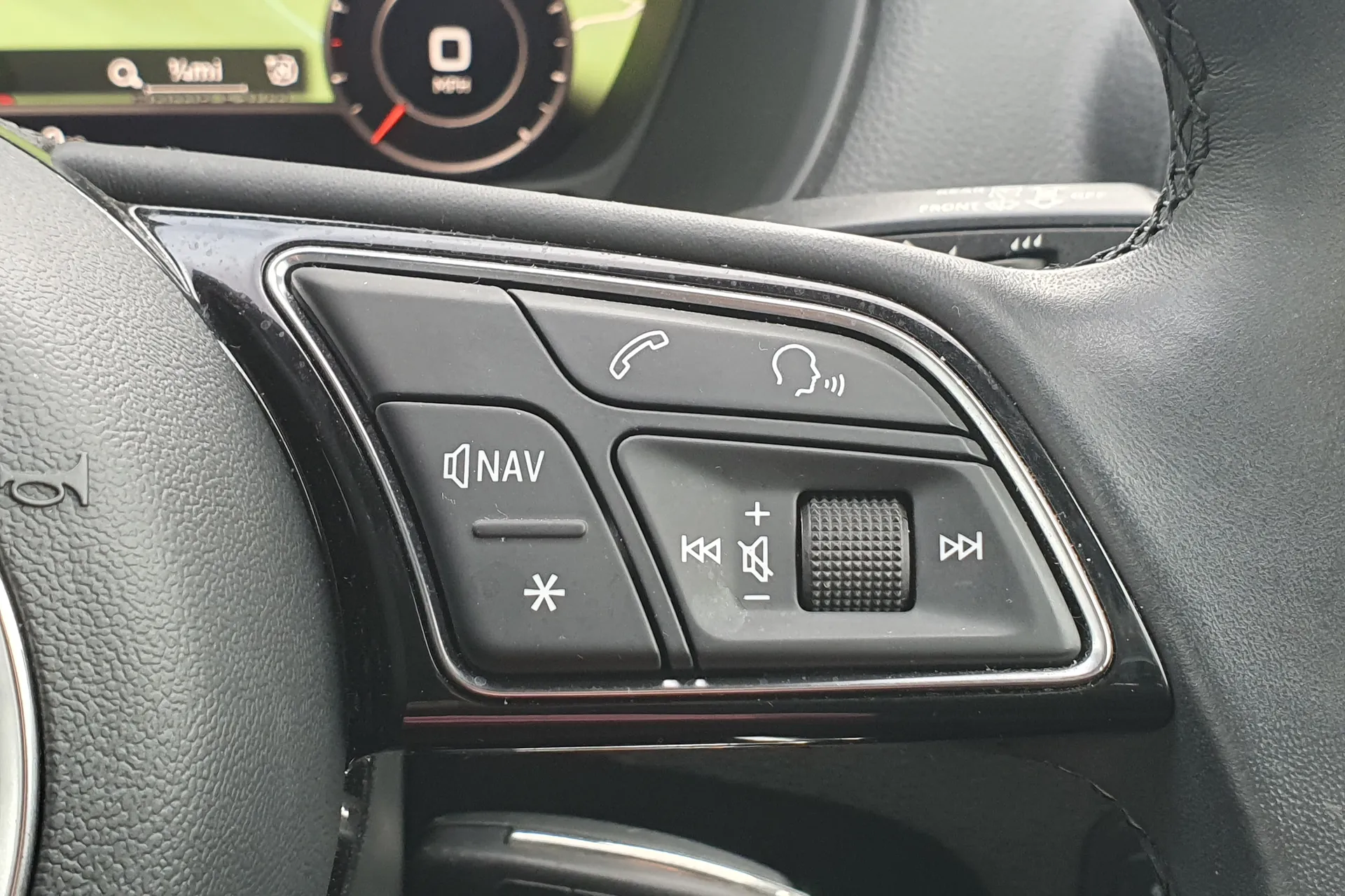 Audi Q2 thumbnail image number 21