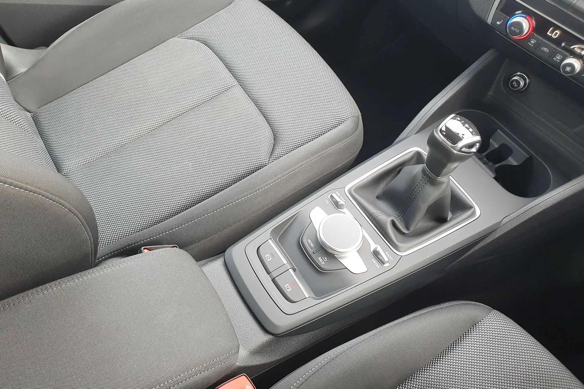 Audi Q2 thumbnail image number 15