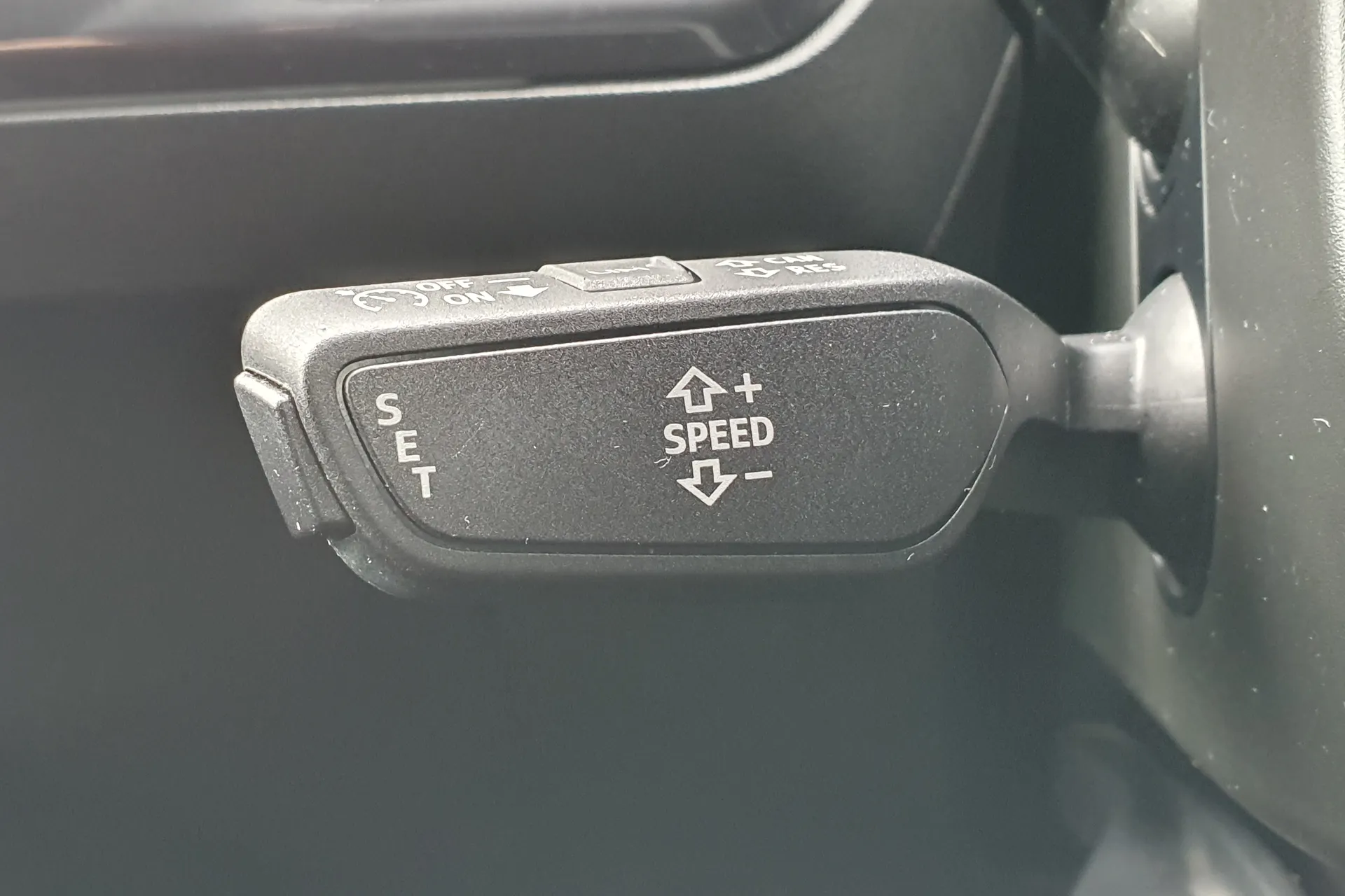 Audi Q4 thumbnail image number 12