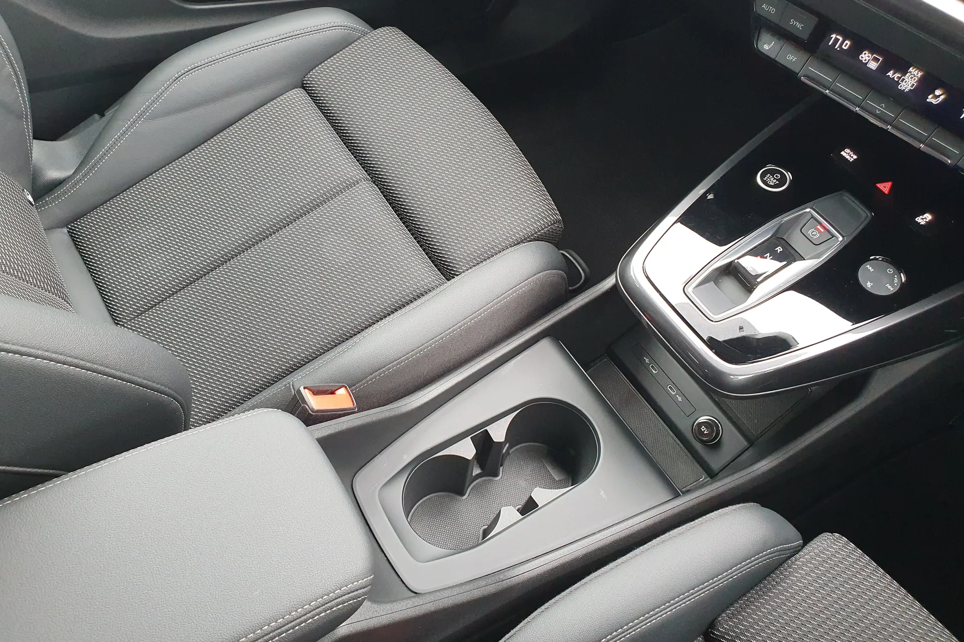 Audi Q4 thumbnail image number 13