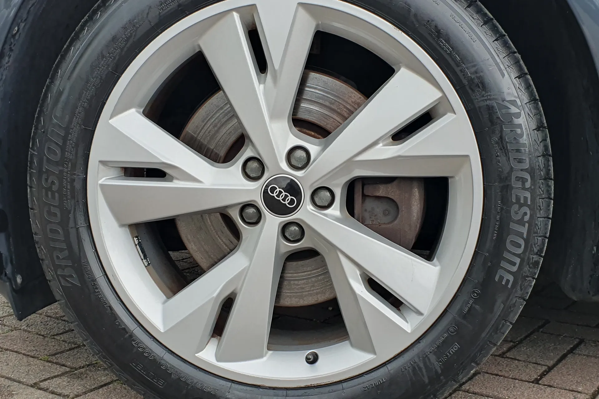 Audi Q4 thumbnail image number 8