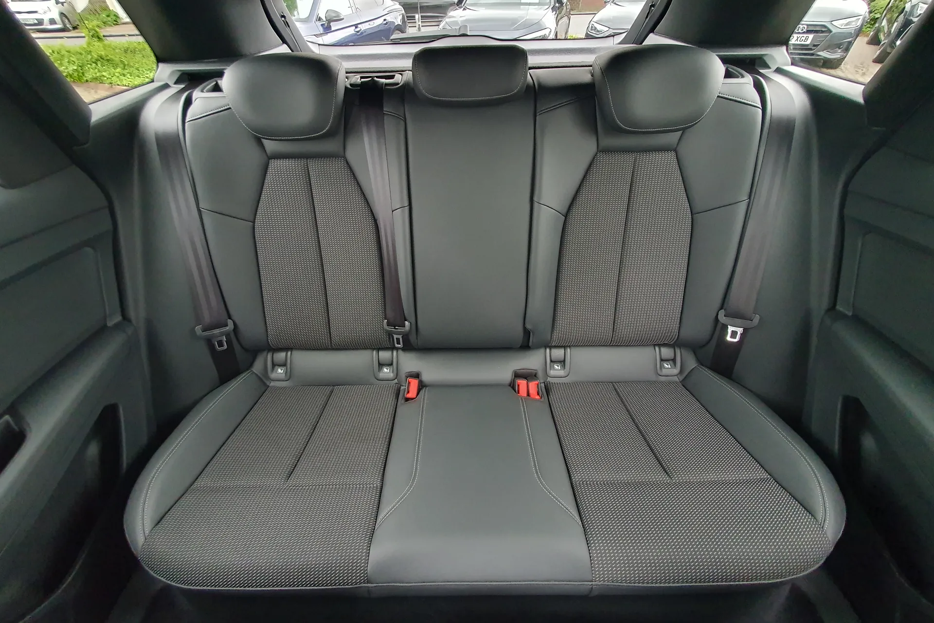 Audi Q4 thumbnail image number 7