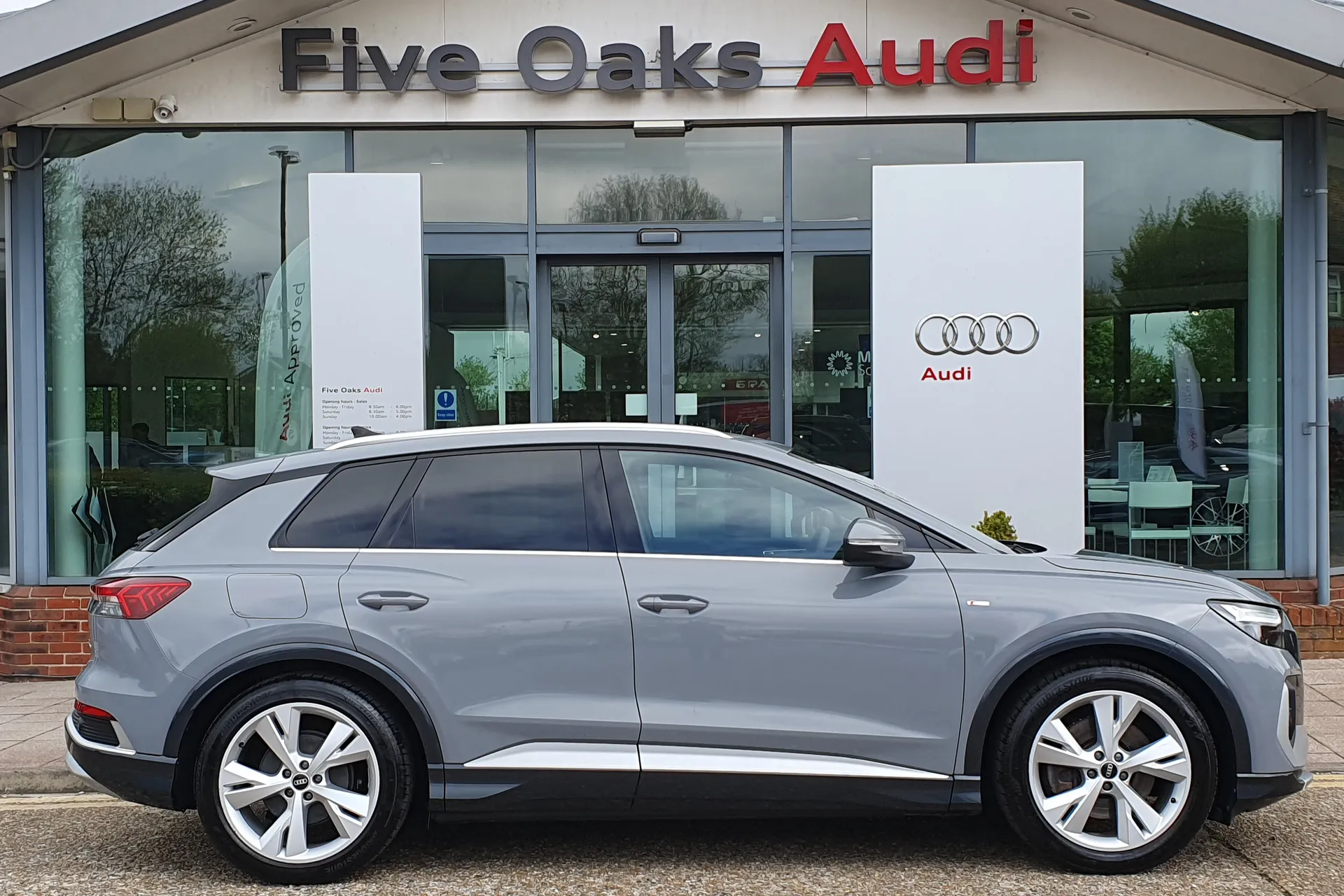 Audi Q4 thumbnail image number 2