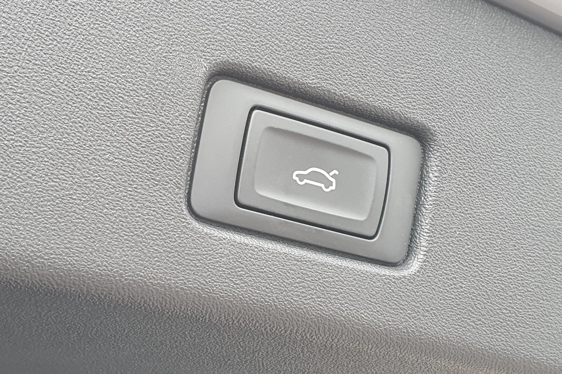 Audi Q4 thumbnail image number 17