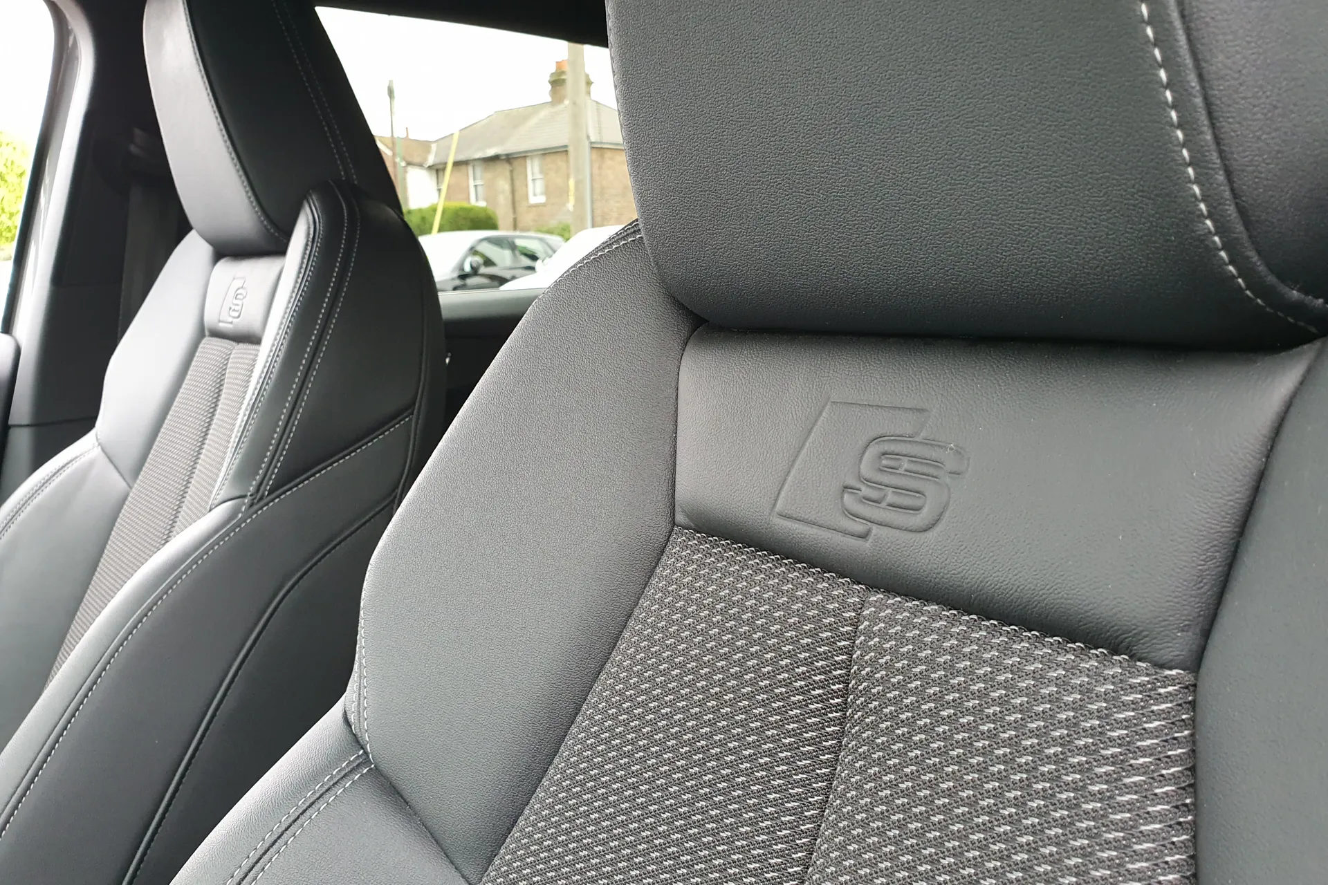 Audi Q4 thumbnail image number 34