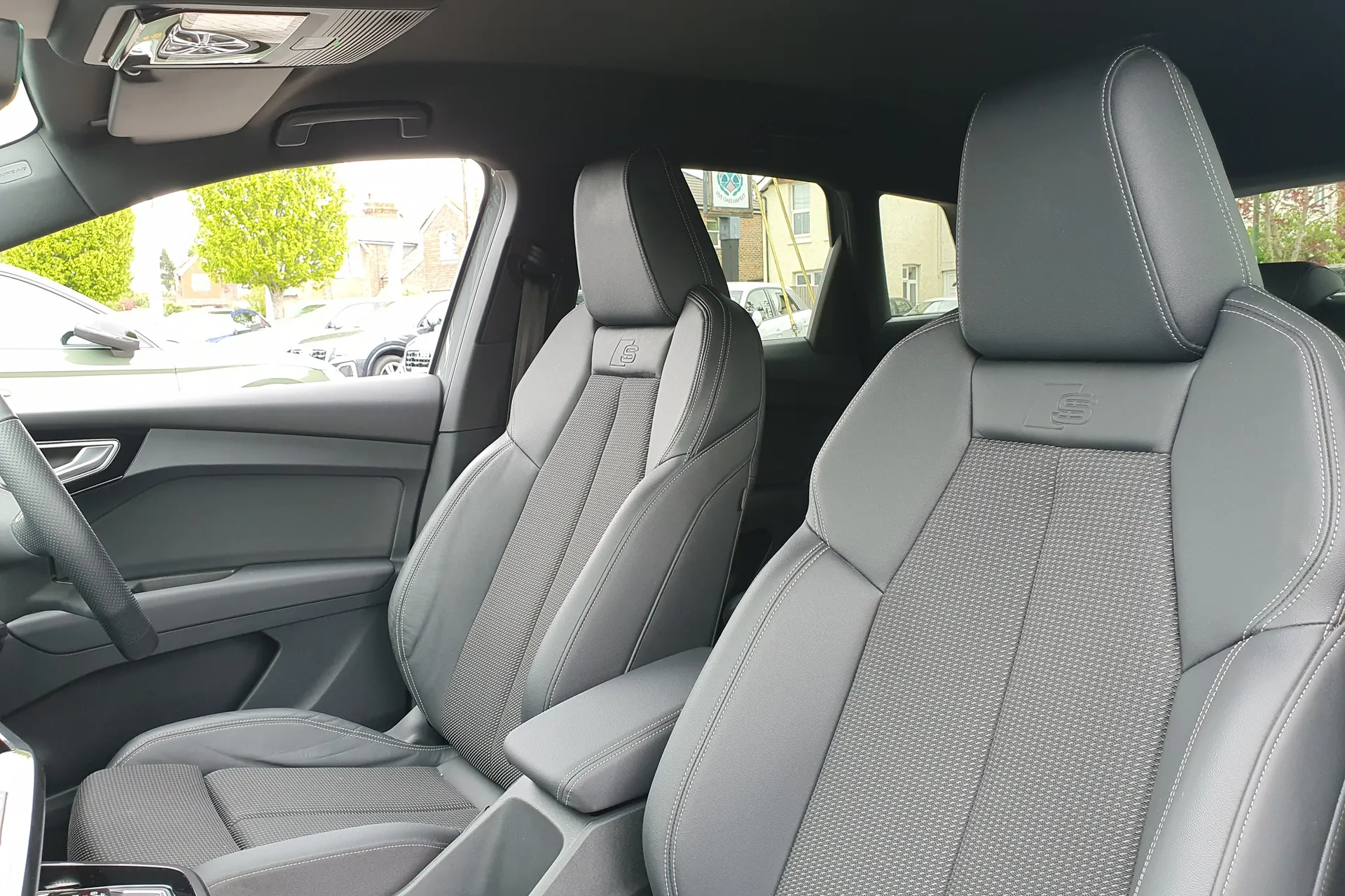 Audi Q4 thumbnail image number 33
