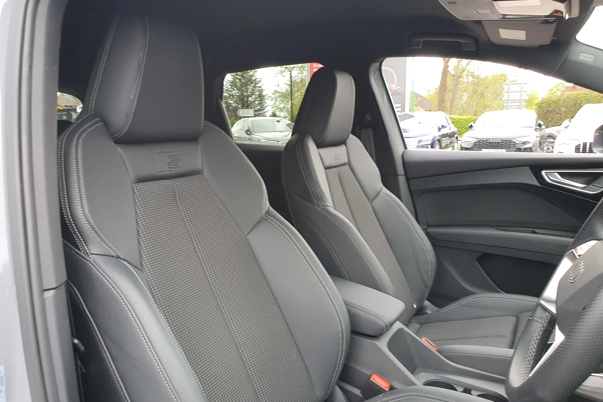 Audi Q4 thumbnail image number 31