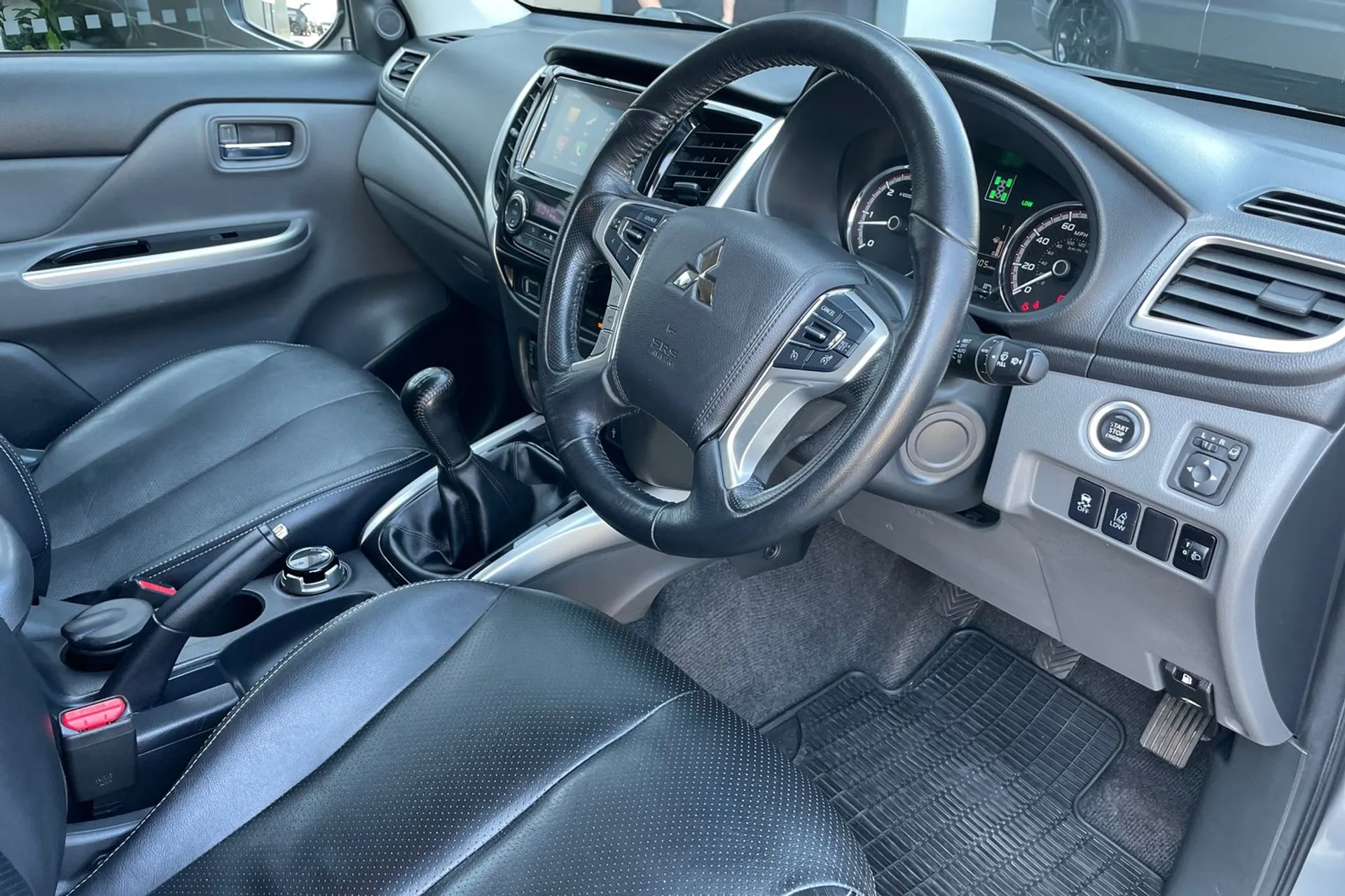 MITSUBISHI L200 thumbnail image number 15