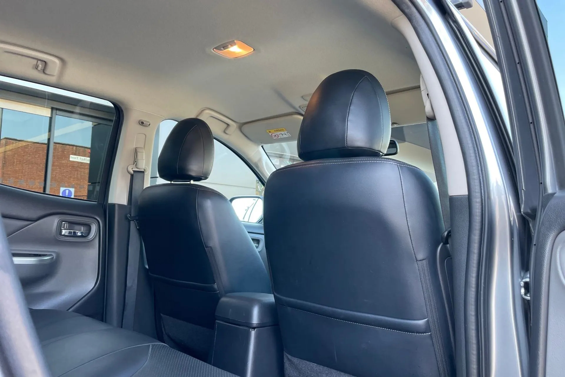 MITSUBISHI L200 thumbnail image number 31