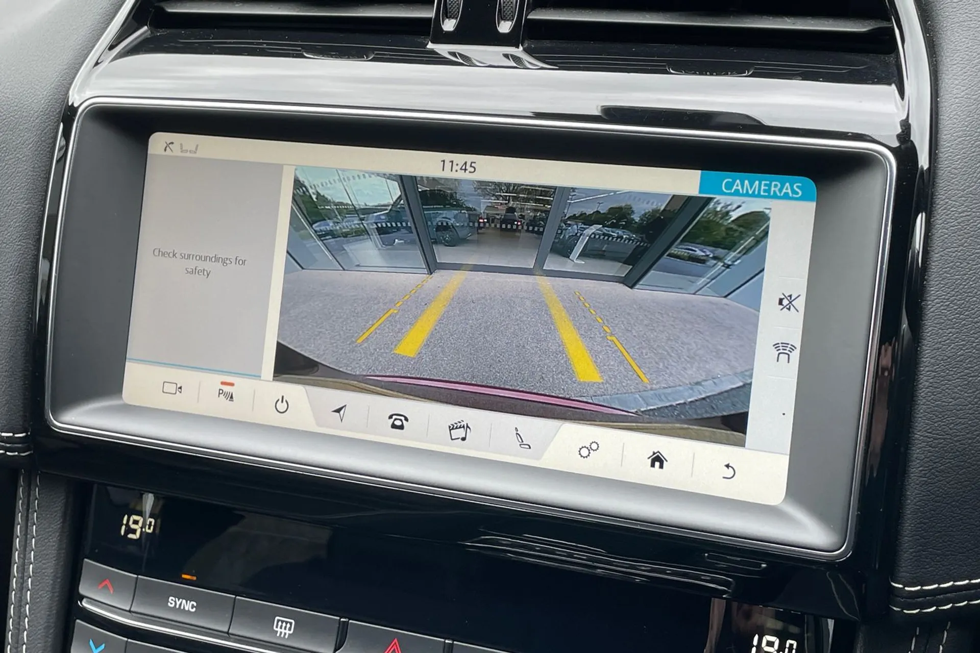 Jaguar F-PACE thumbnail image number 5