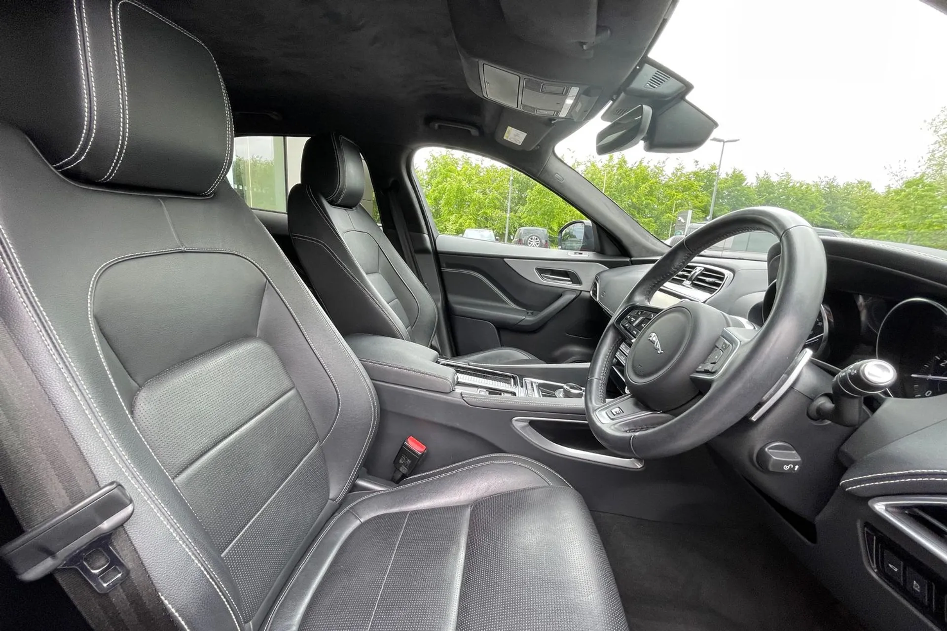 Jaguar F-PACE thumbnail image number 9