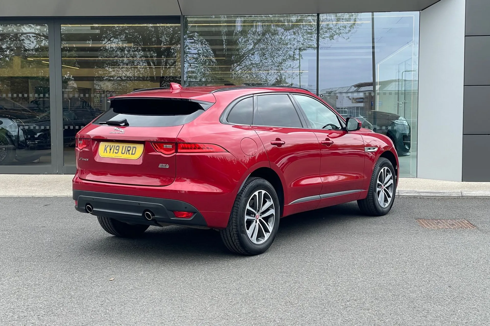 Jaguar F-PACE thumbnail image number 7