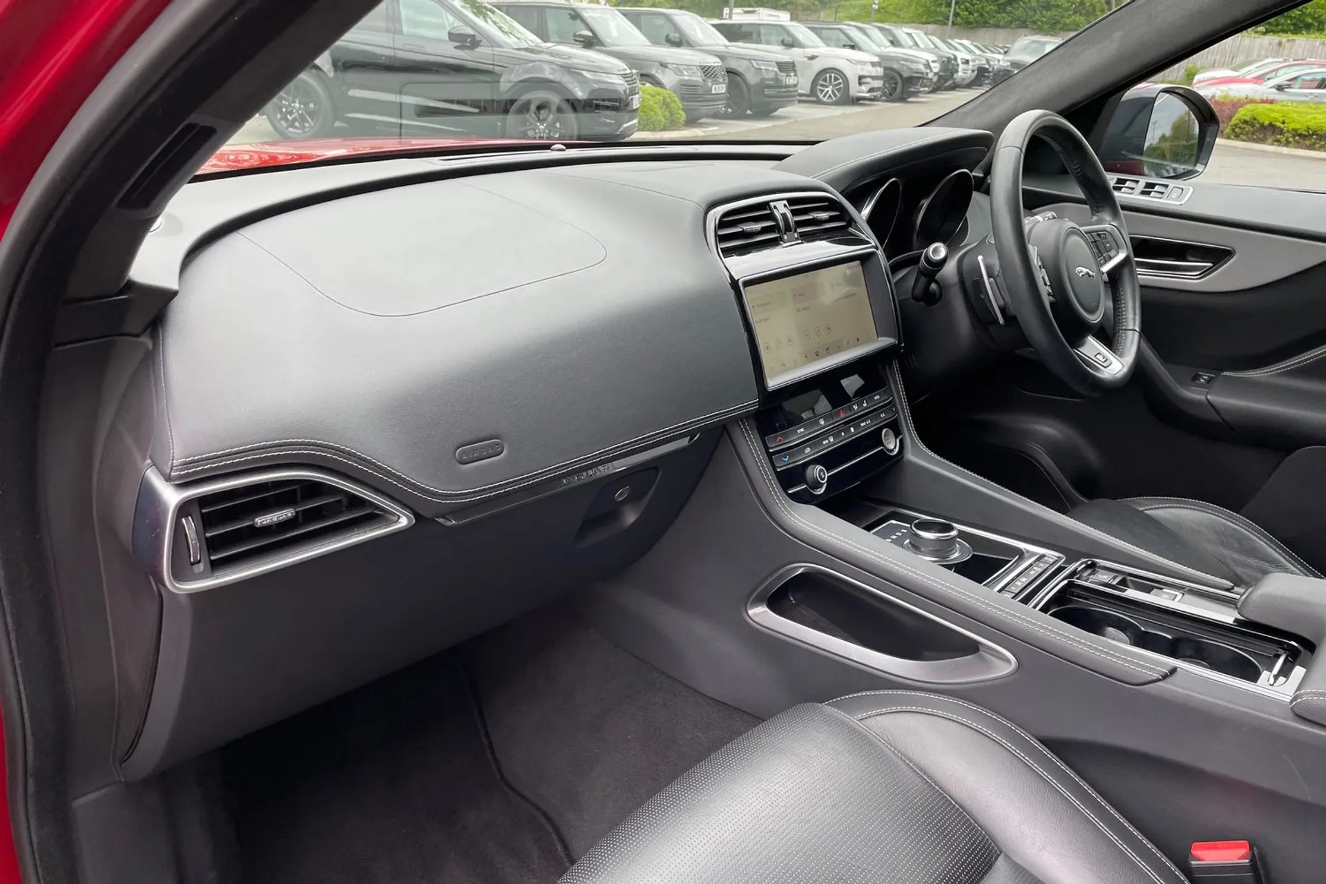 Jaguar F-PACE thumbnail image number 44