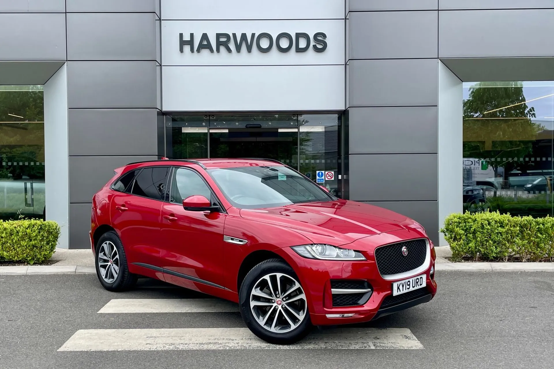 Jaguar F-PACE focused image