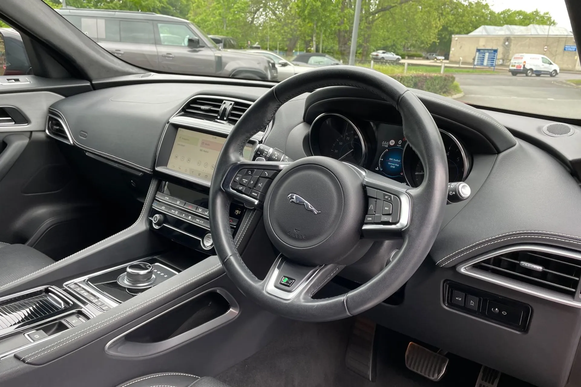 Jaguar F-PACE thumbnail image number 29
