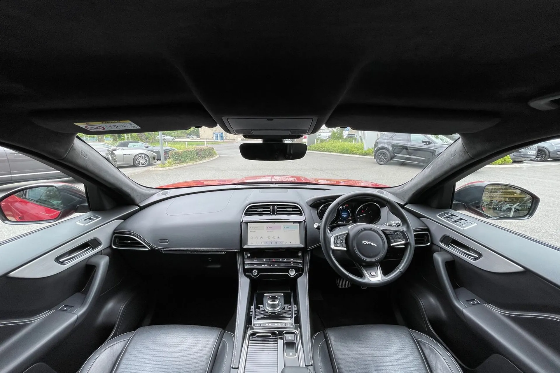 Jaguar F-PACE thumbnail image number 3