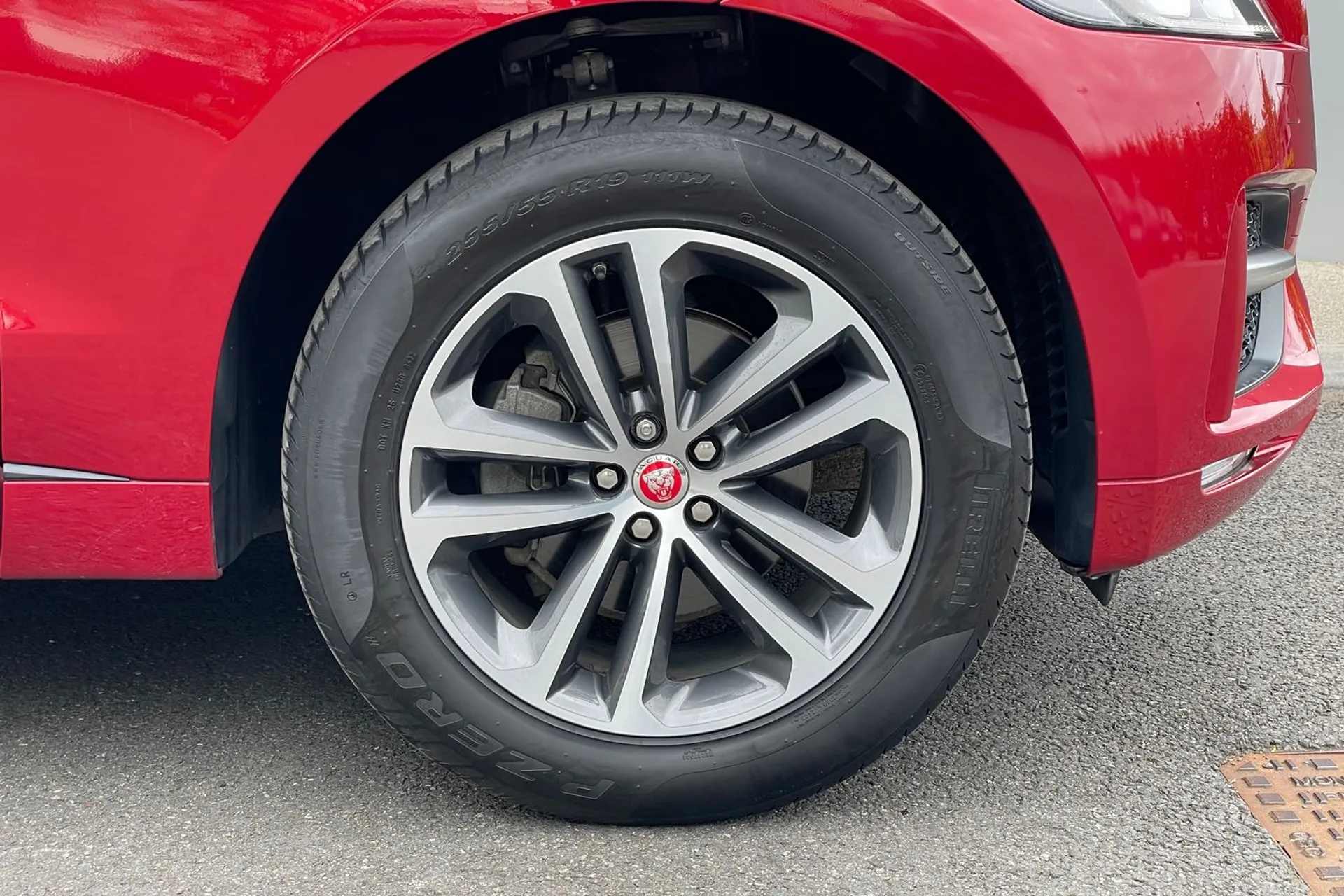 Jaguar F-PACE thumbnail image number 4