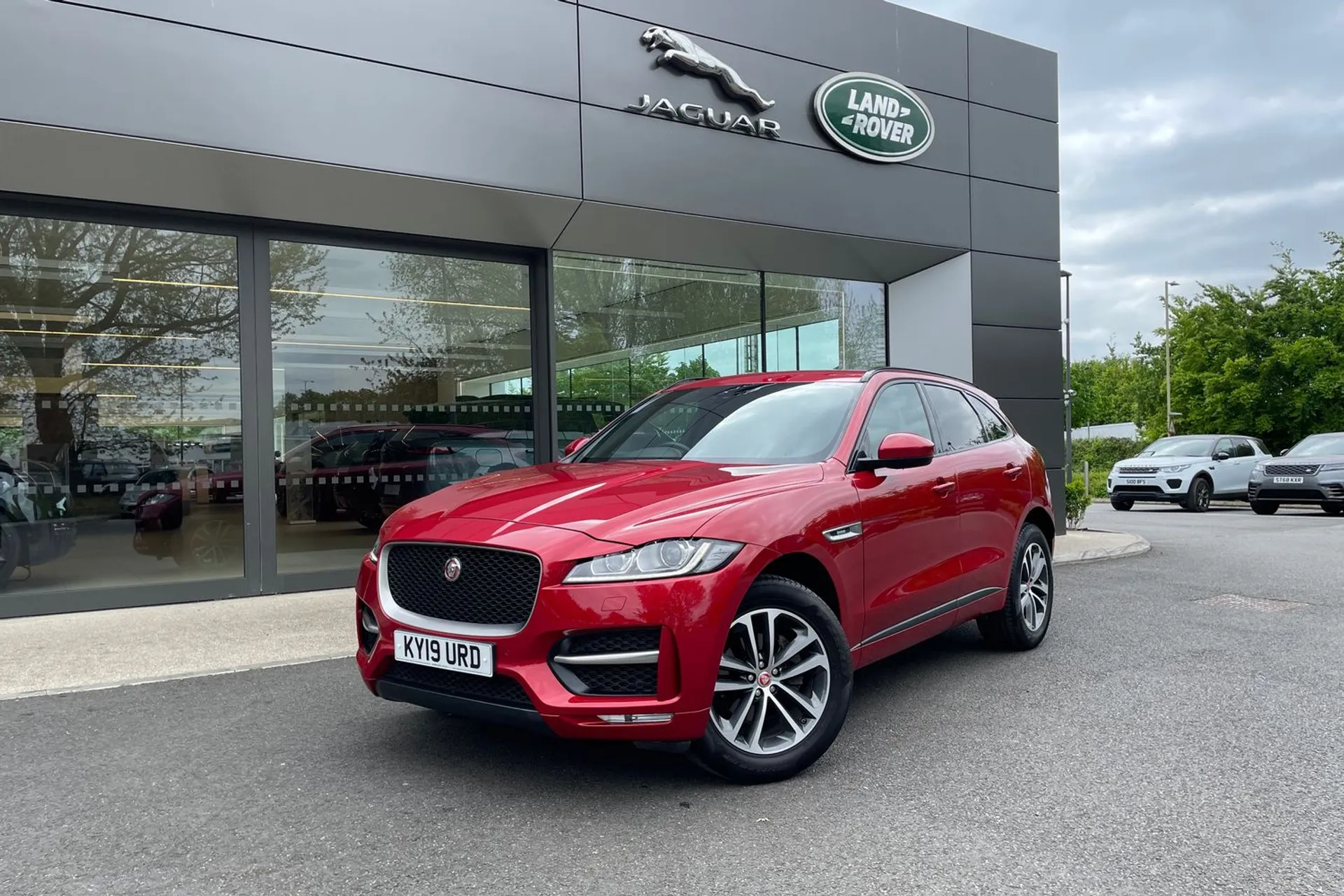Jaguar F-PACE thumbnail image number 26
