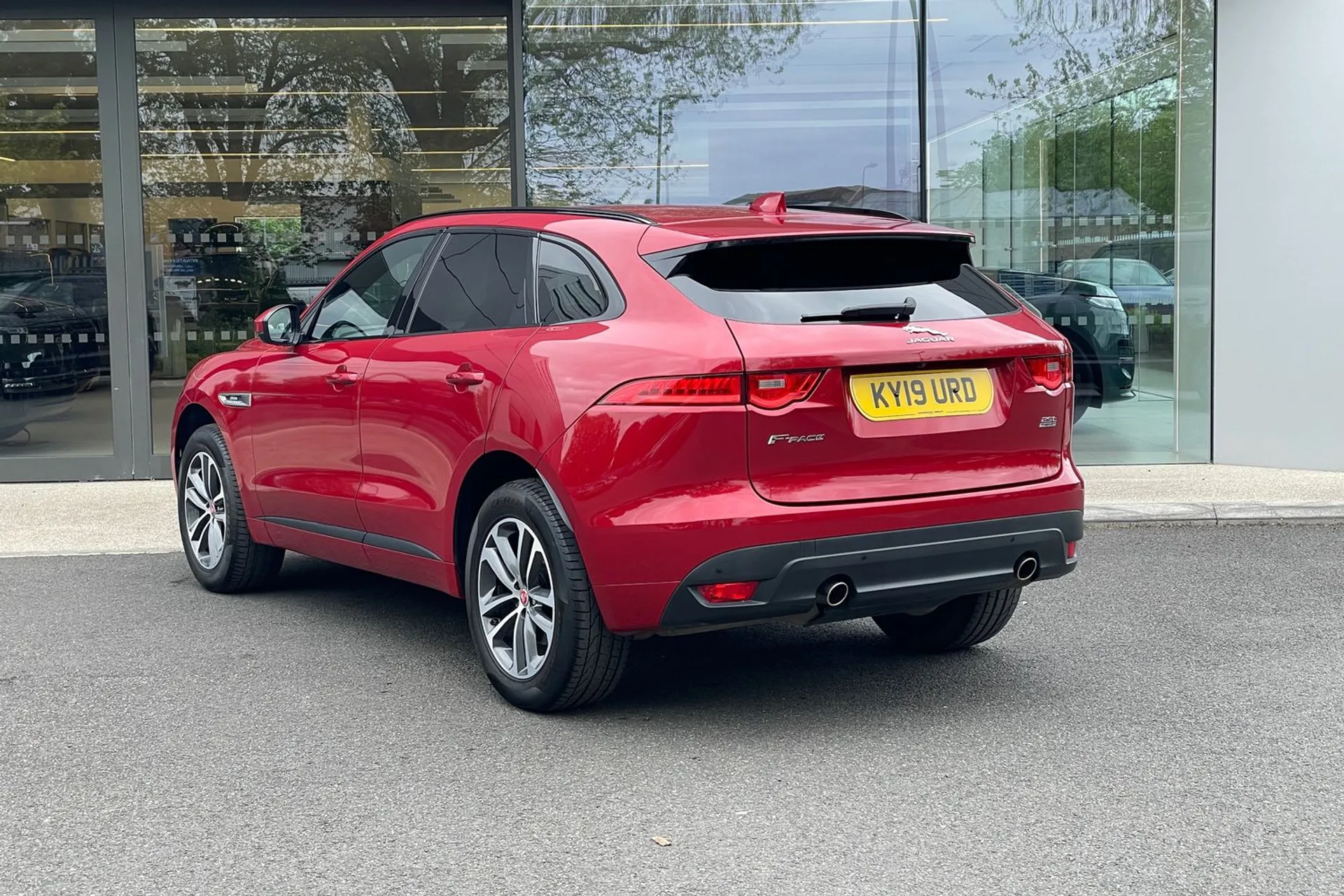 Jaguar F-PACE thumbnail image number 58