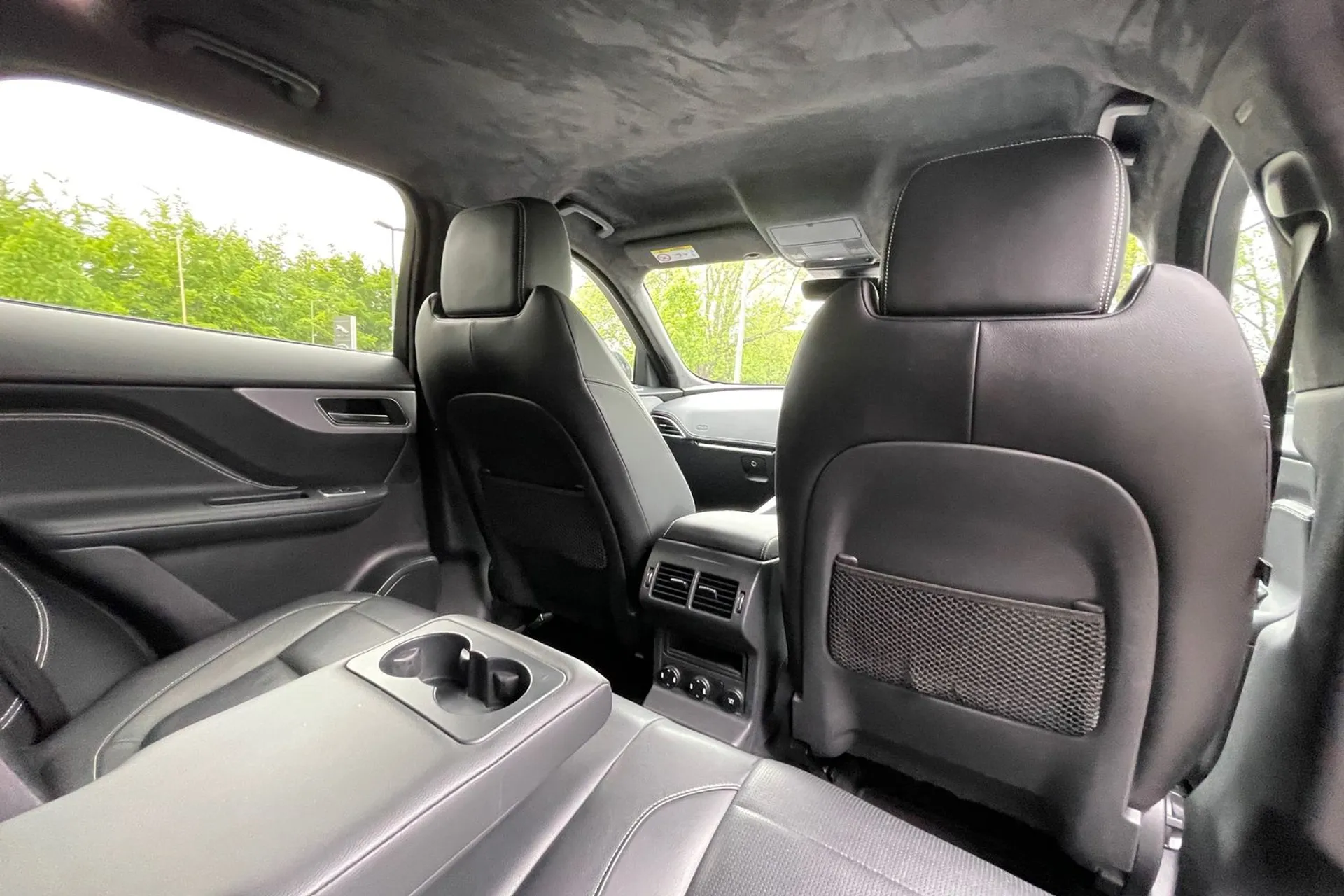 Jaguar F-PACE thumbnail image number 39