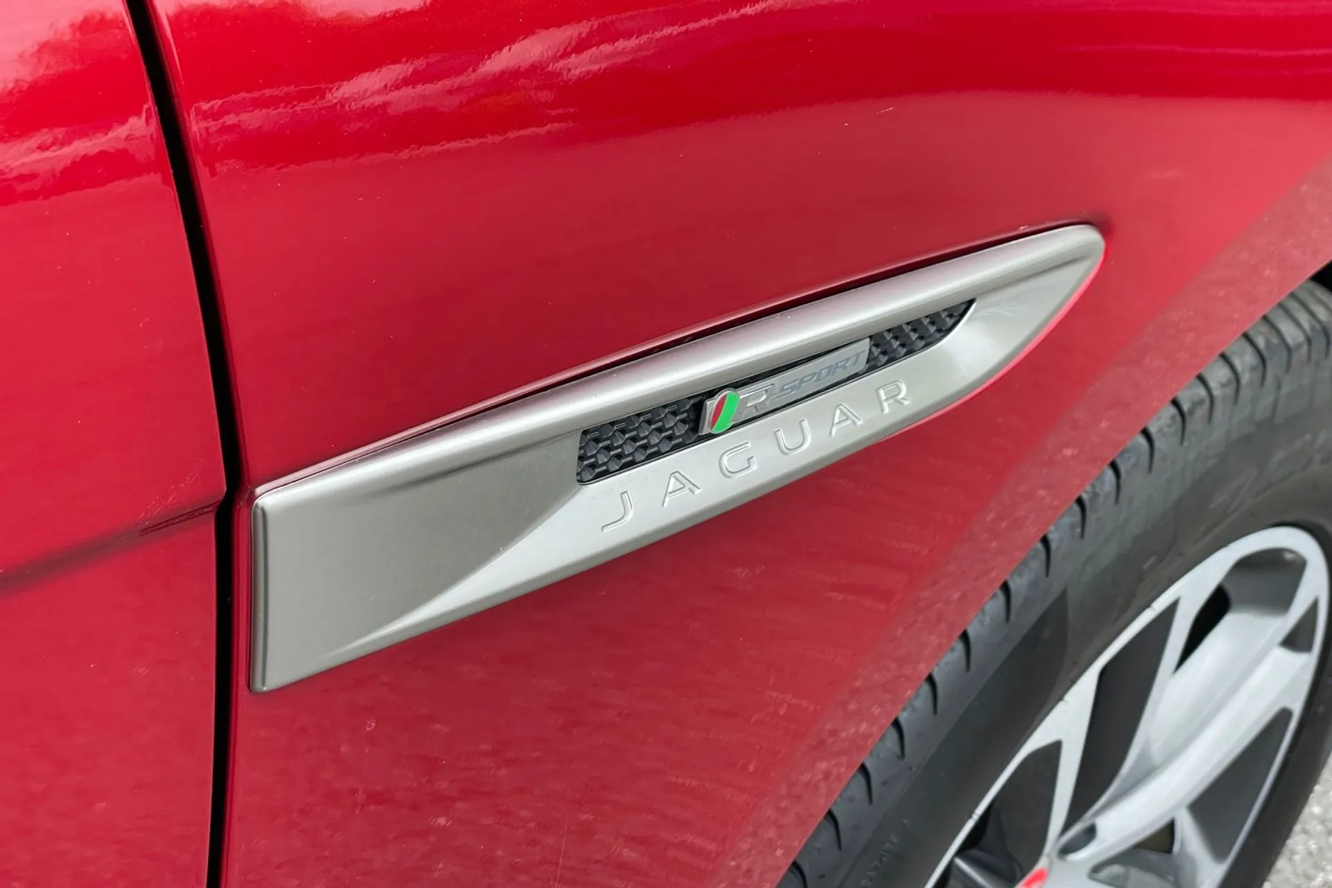 Jaguar F-PACE thumbnail image number 55