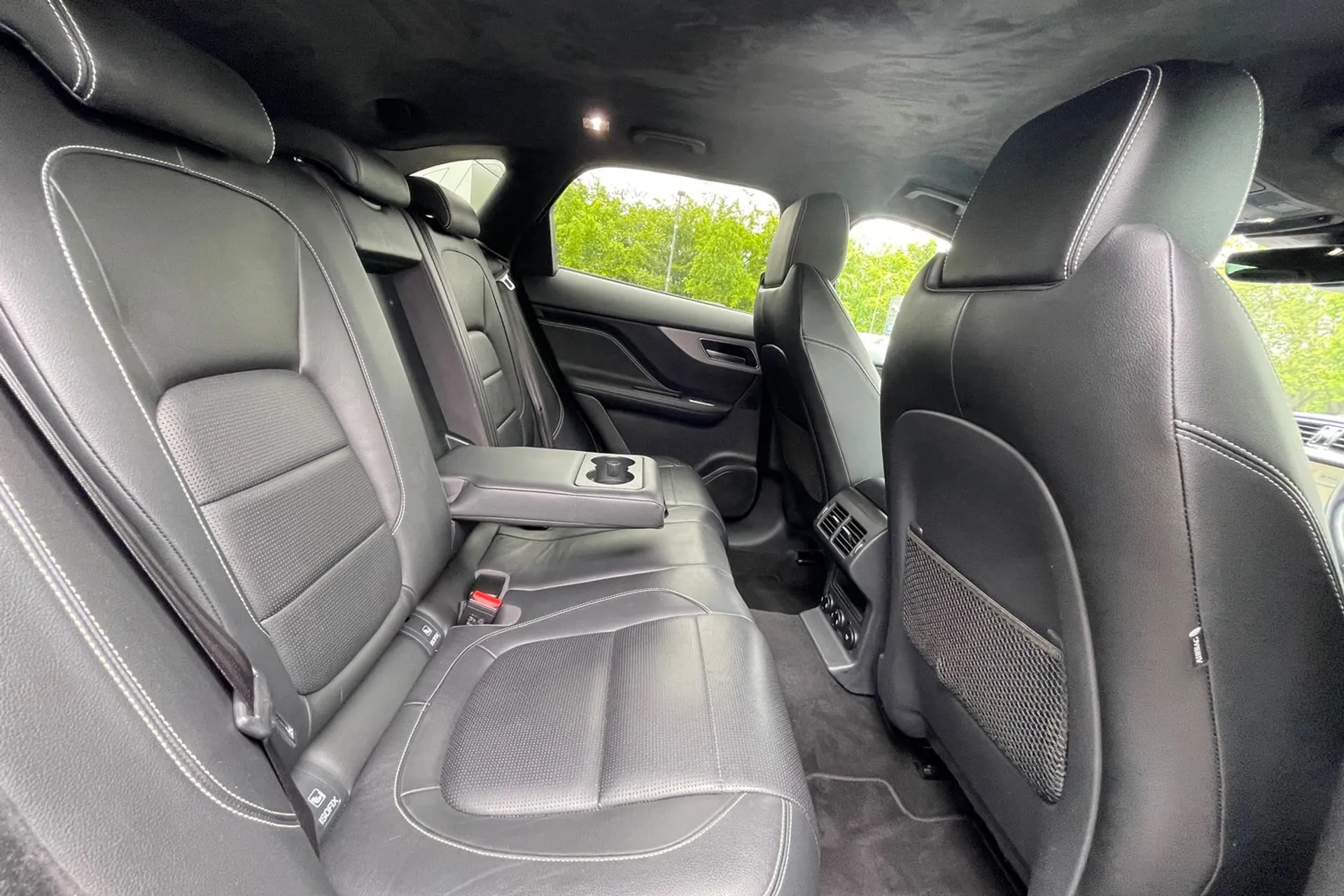 Jaguar F-PACE thumbnail image number 37