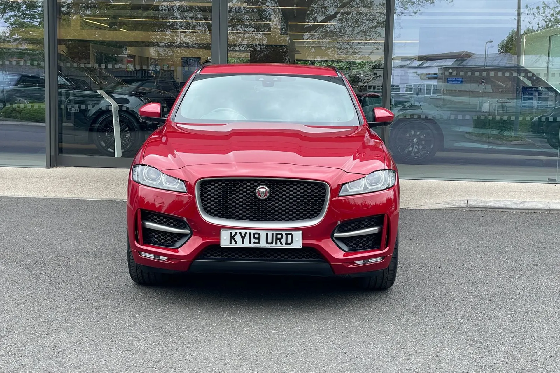 Jaguar F-PACE thumbnail image number 6