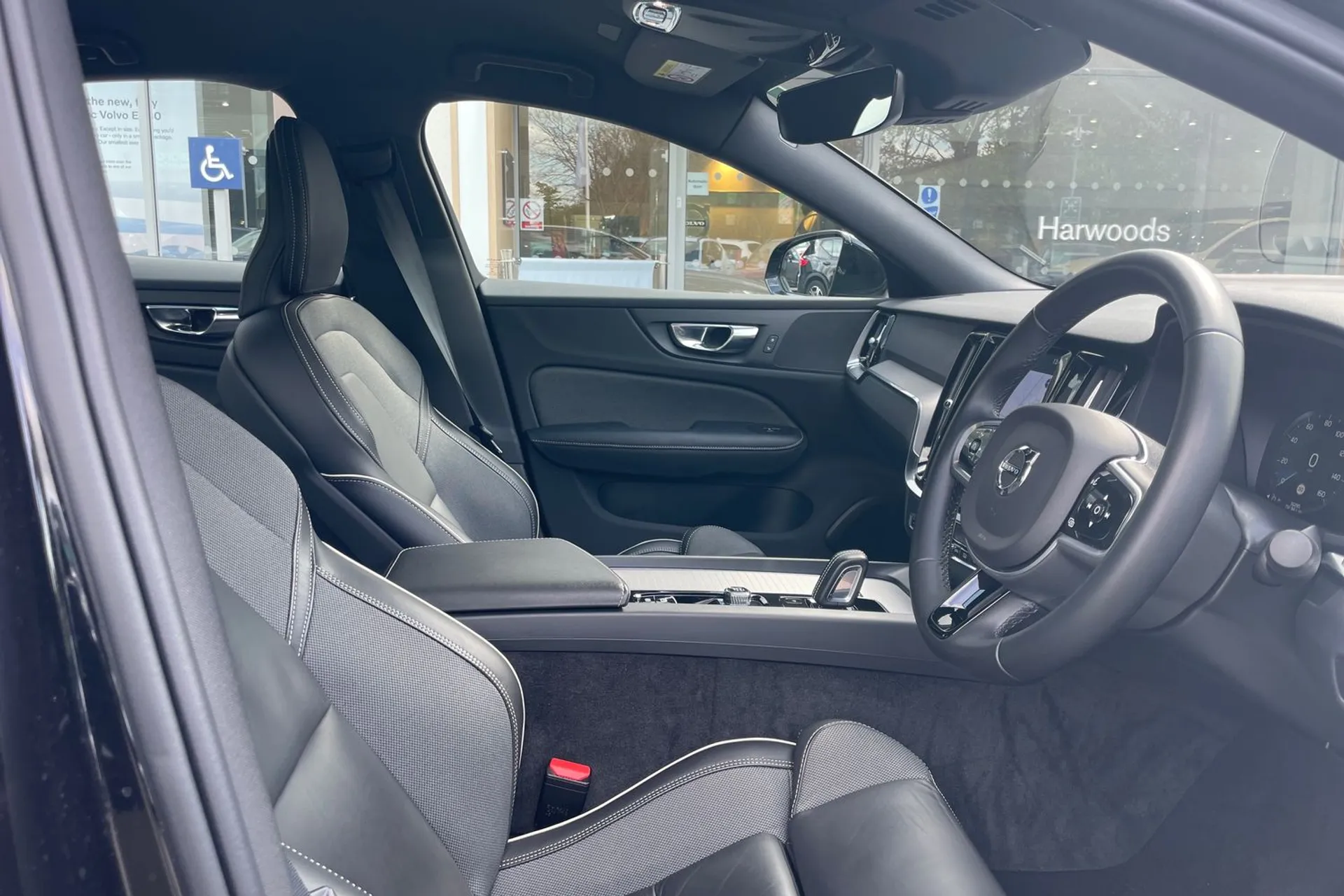Volvo S60 thumbnail image number 25