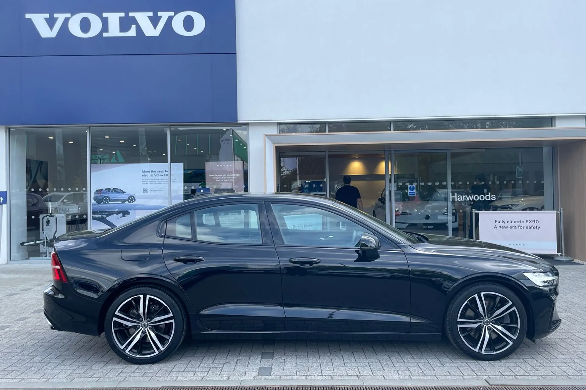 Volvo S60 thumbnail image number 2
