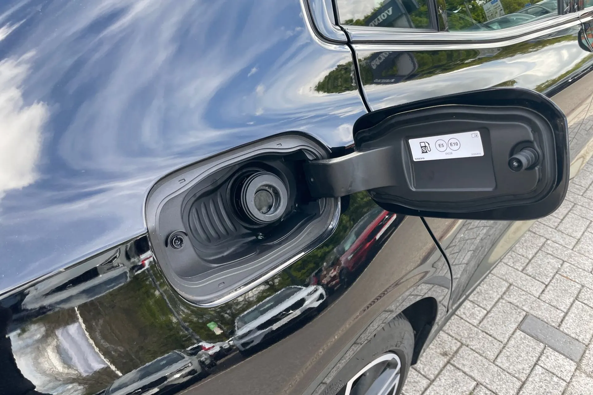 Volvo S60 thumbnail image number 18
