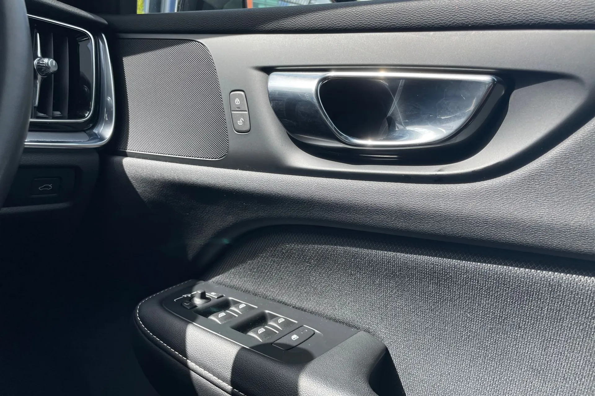 Volvo S60 thumbnail image number 41