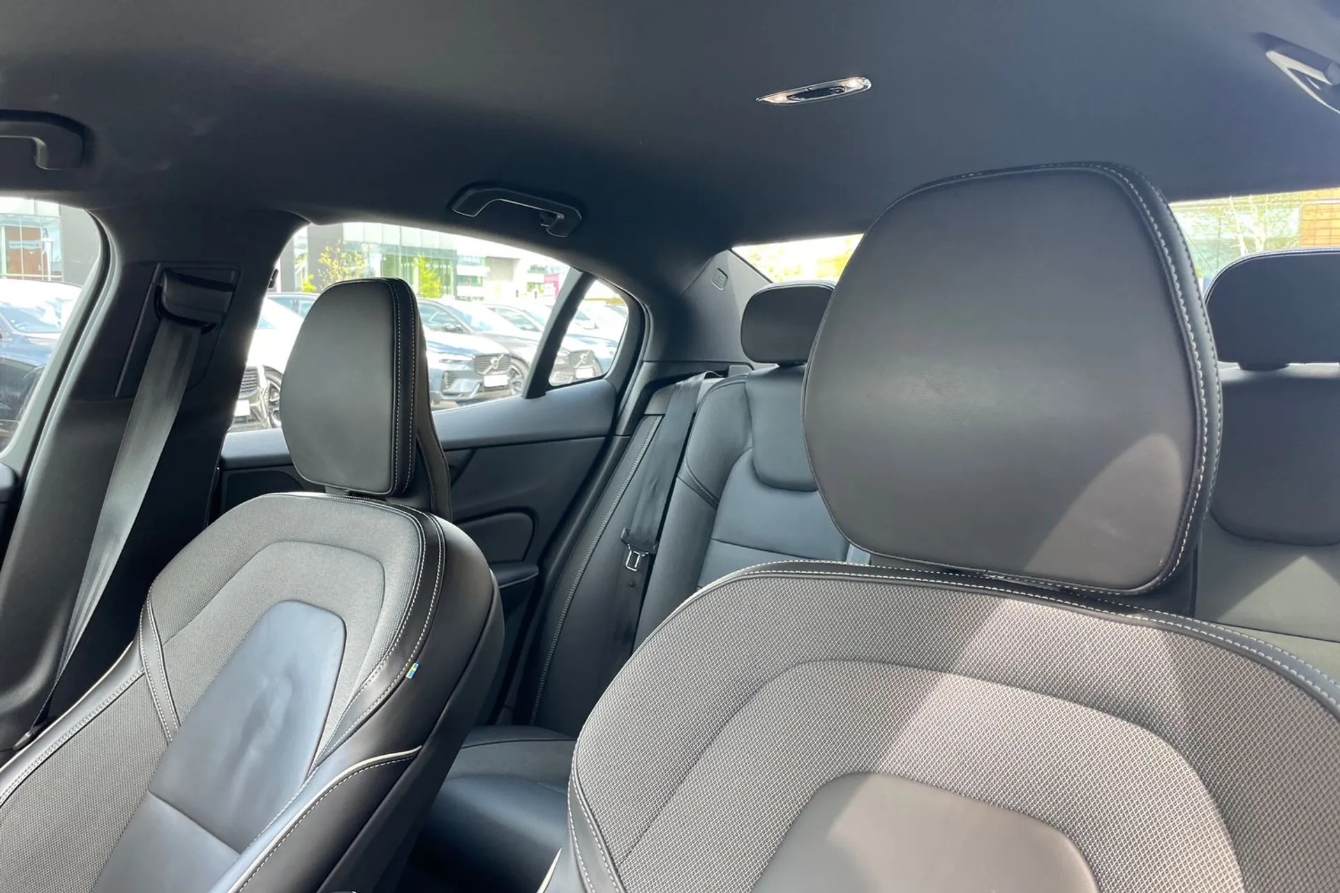 Volvo S60 thumbnail image number 28