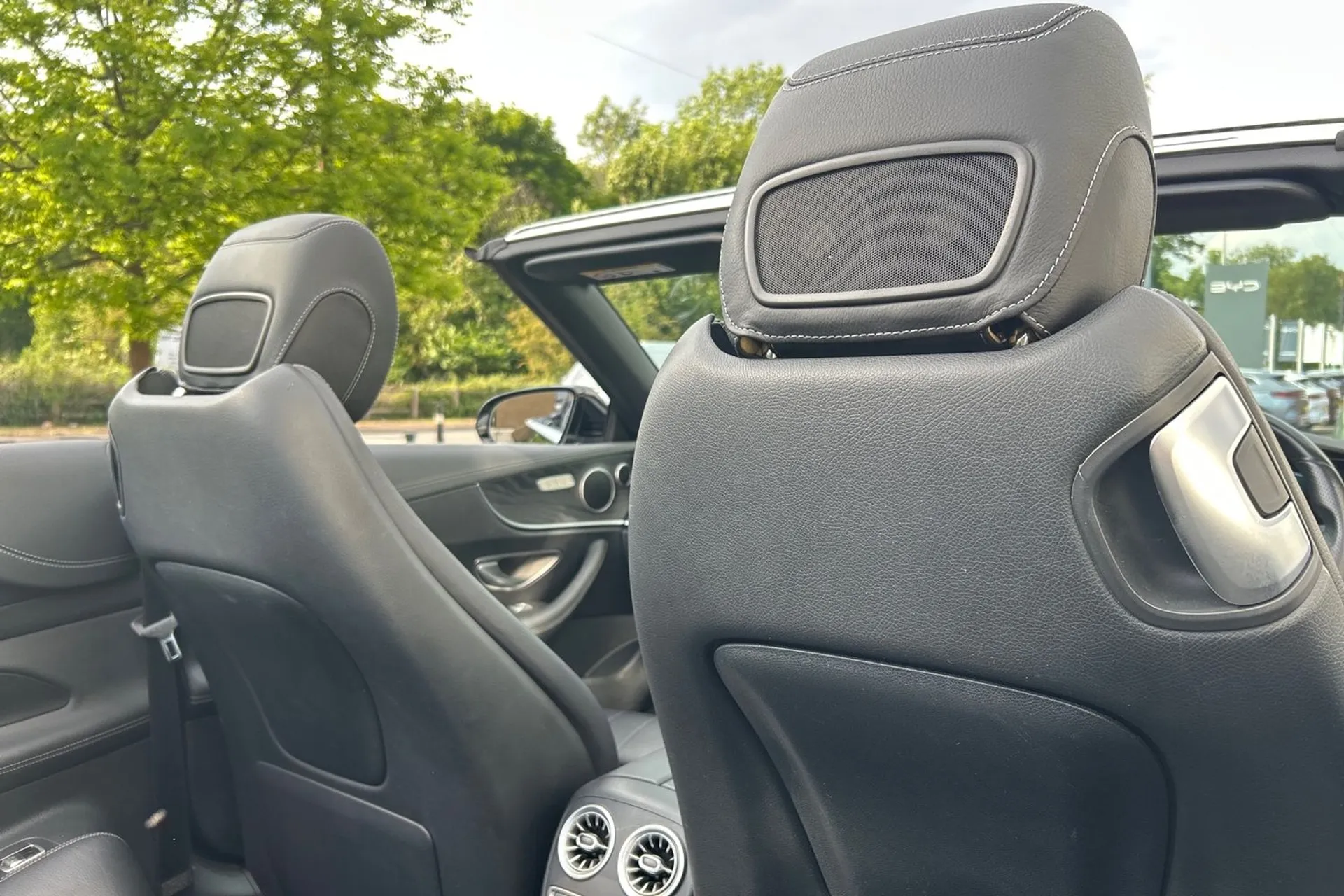 MERCEDES-BENZ E CLASS thumbnail image number 11