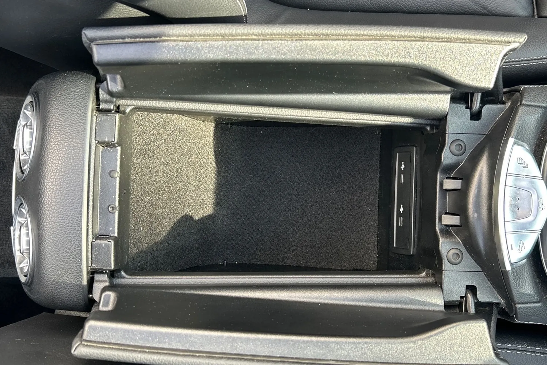 MERCEDES-BENZ E CLASS thumbnail image number 53