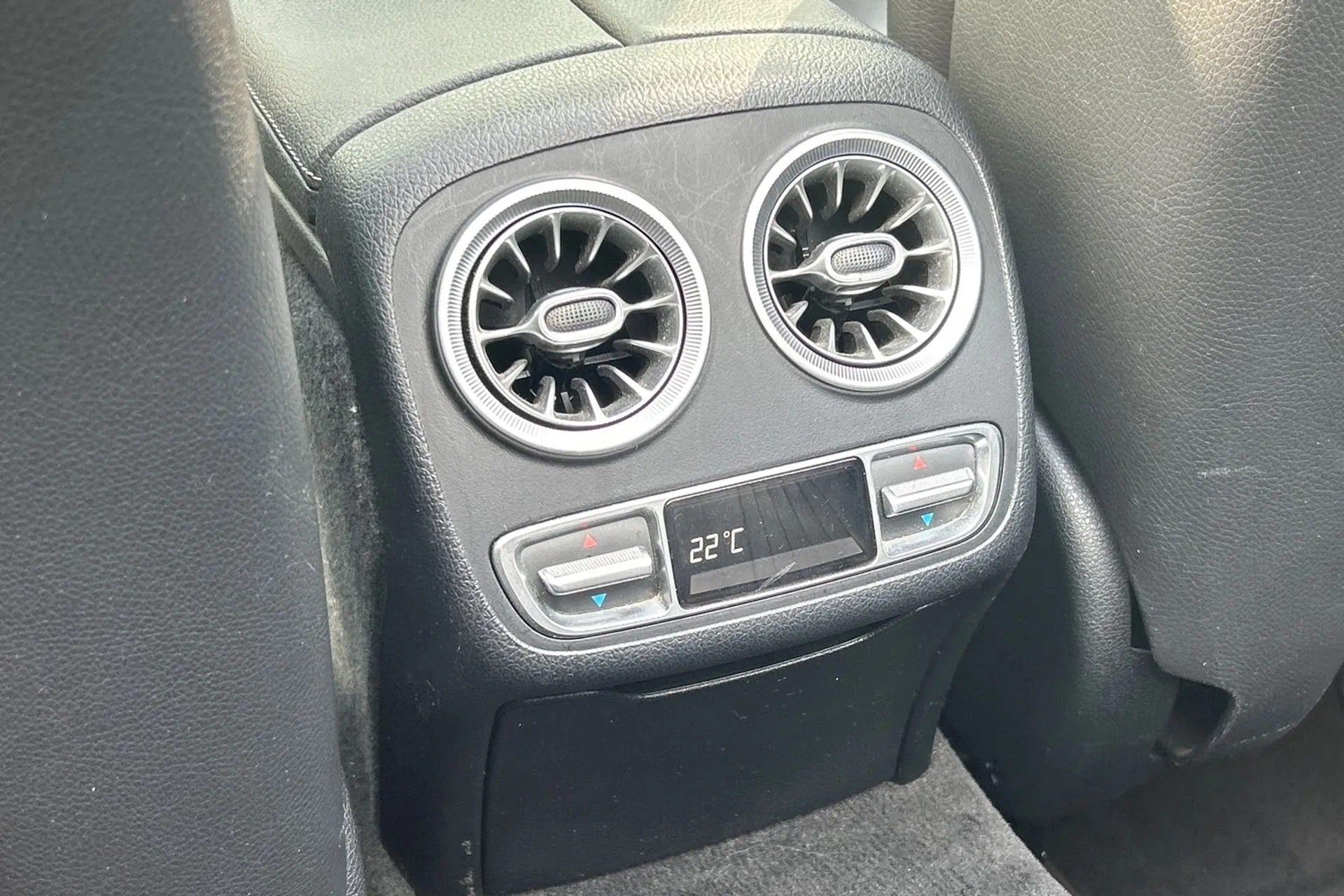 MERCEDES-BENZ E CLASS thumbnail image number 28