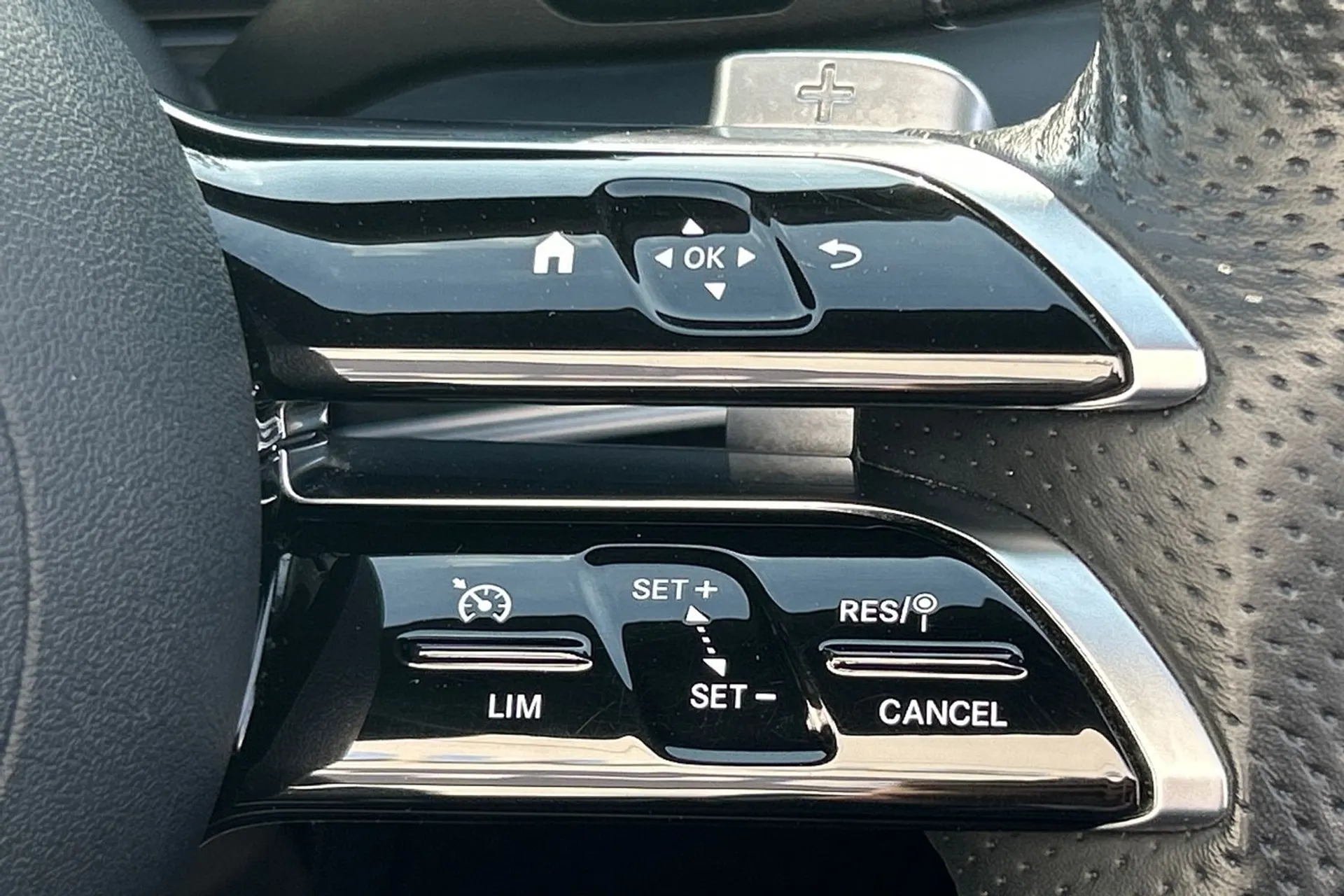 MERCEDES-BENZ E CLASS thumbnail image number 49