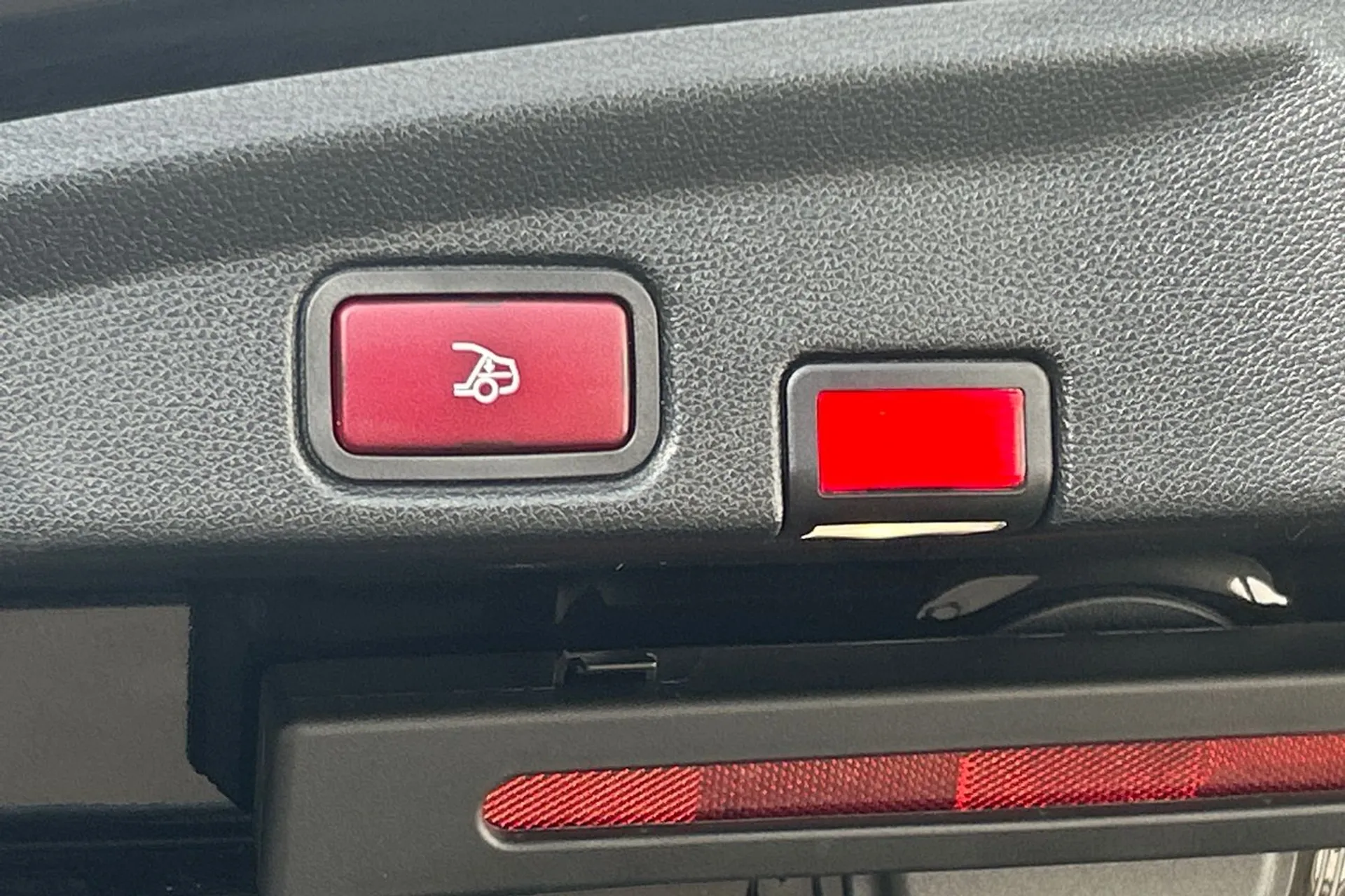 MERCEDES-BENZ E CLASS thumbnail image number 34