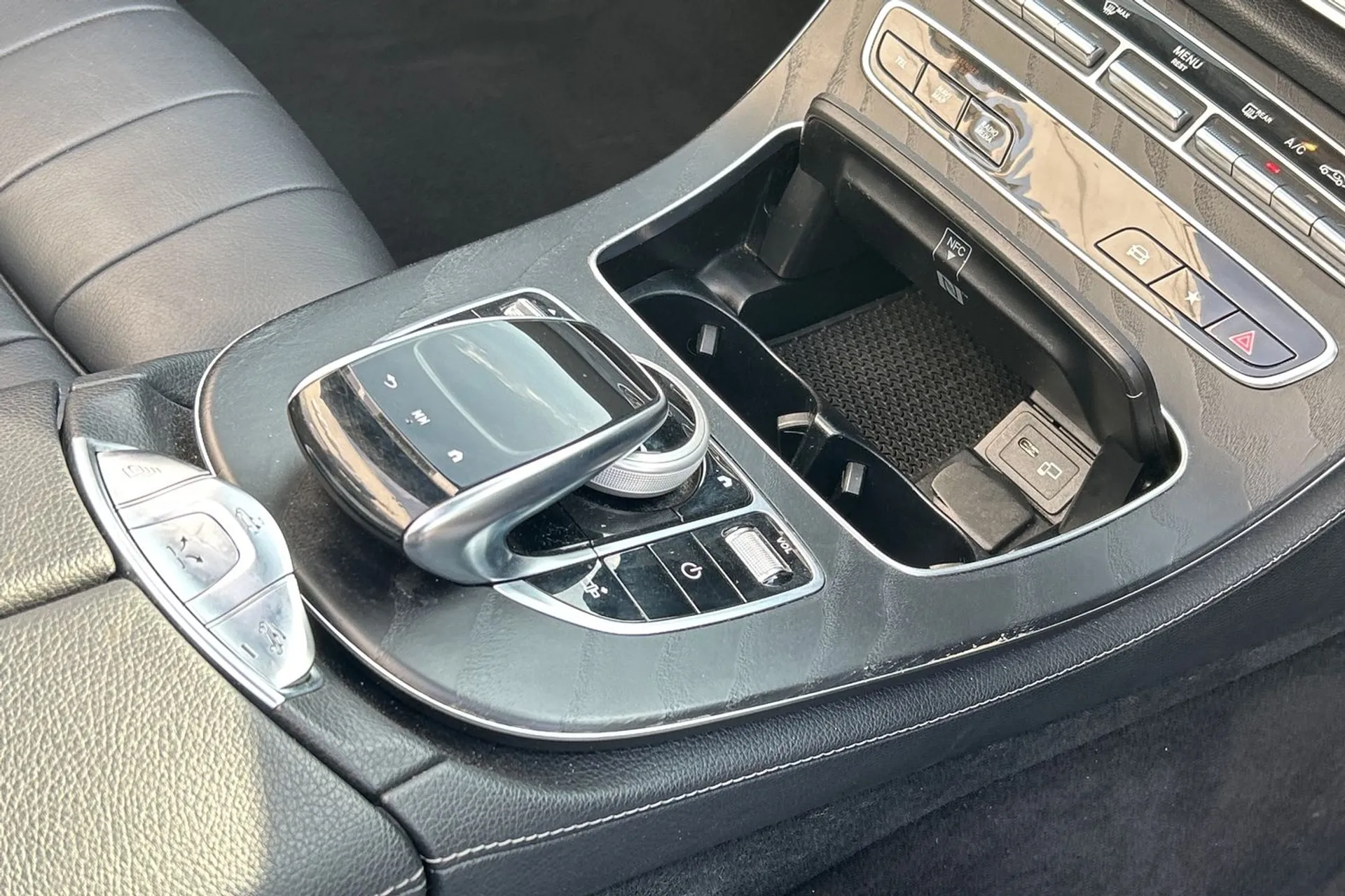 MERCEDES-BENZ E CLASS thumbnail image number 54