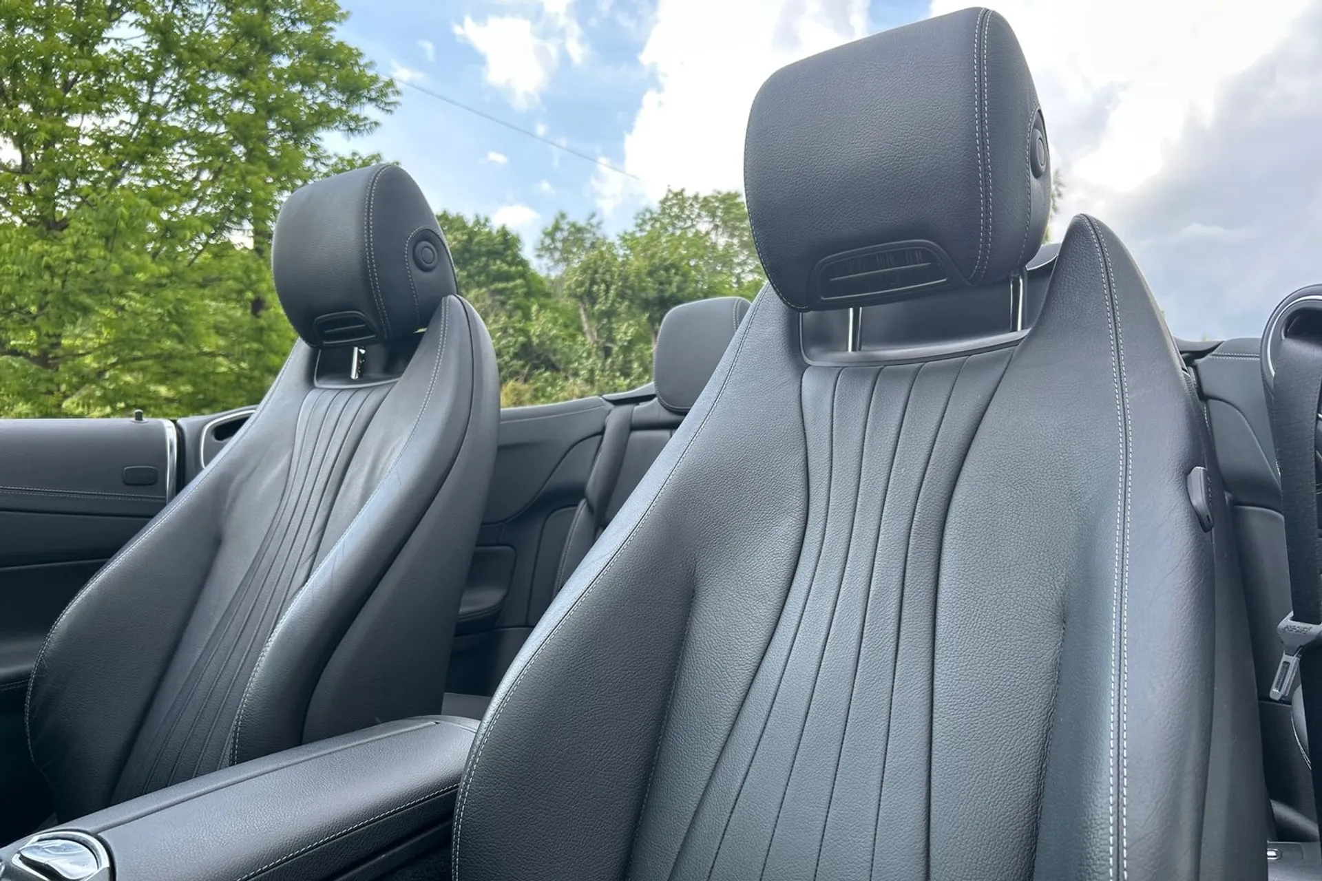MERCEDES-BENZ E CLASS thumbnail image number 4