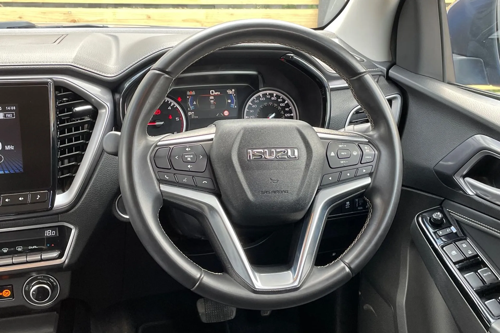 ISUZU D-MAX thumbnail image number 34