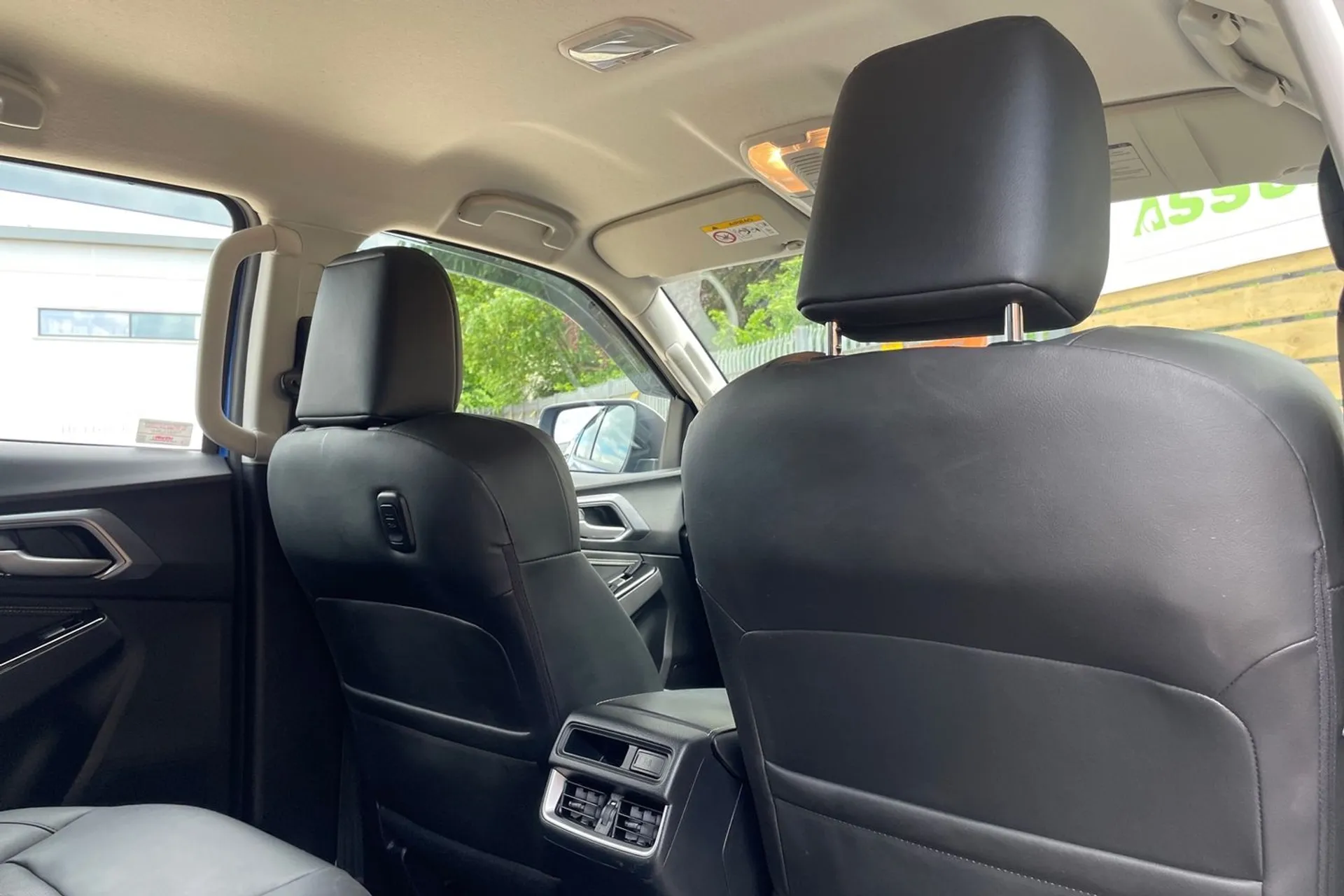 ISUZU D-MAX thumbnail image number 24