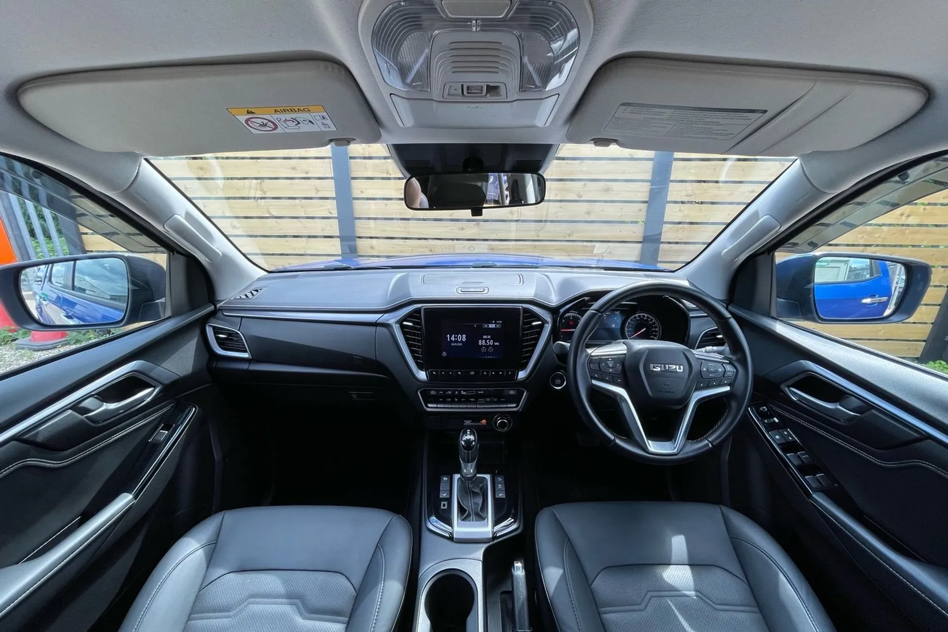ISUZU D-MAX thumbnail image number 3