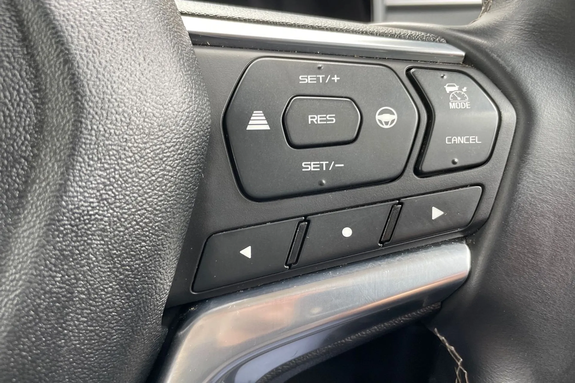 ISUZU D-MAX thumbnail image number 37