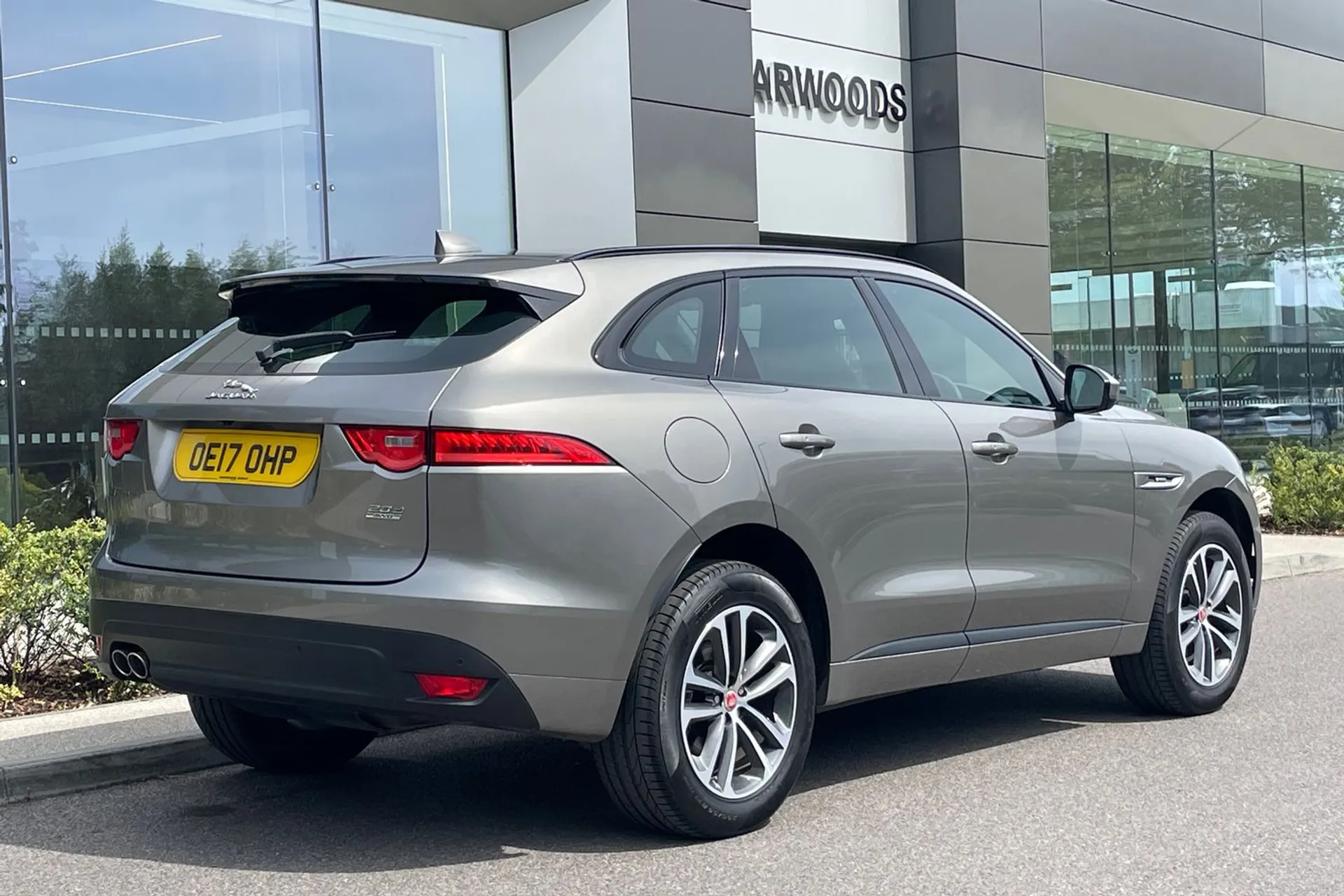 Jaguar F-PACE thumbnail image number 9