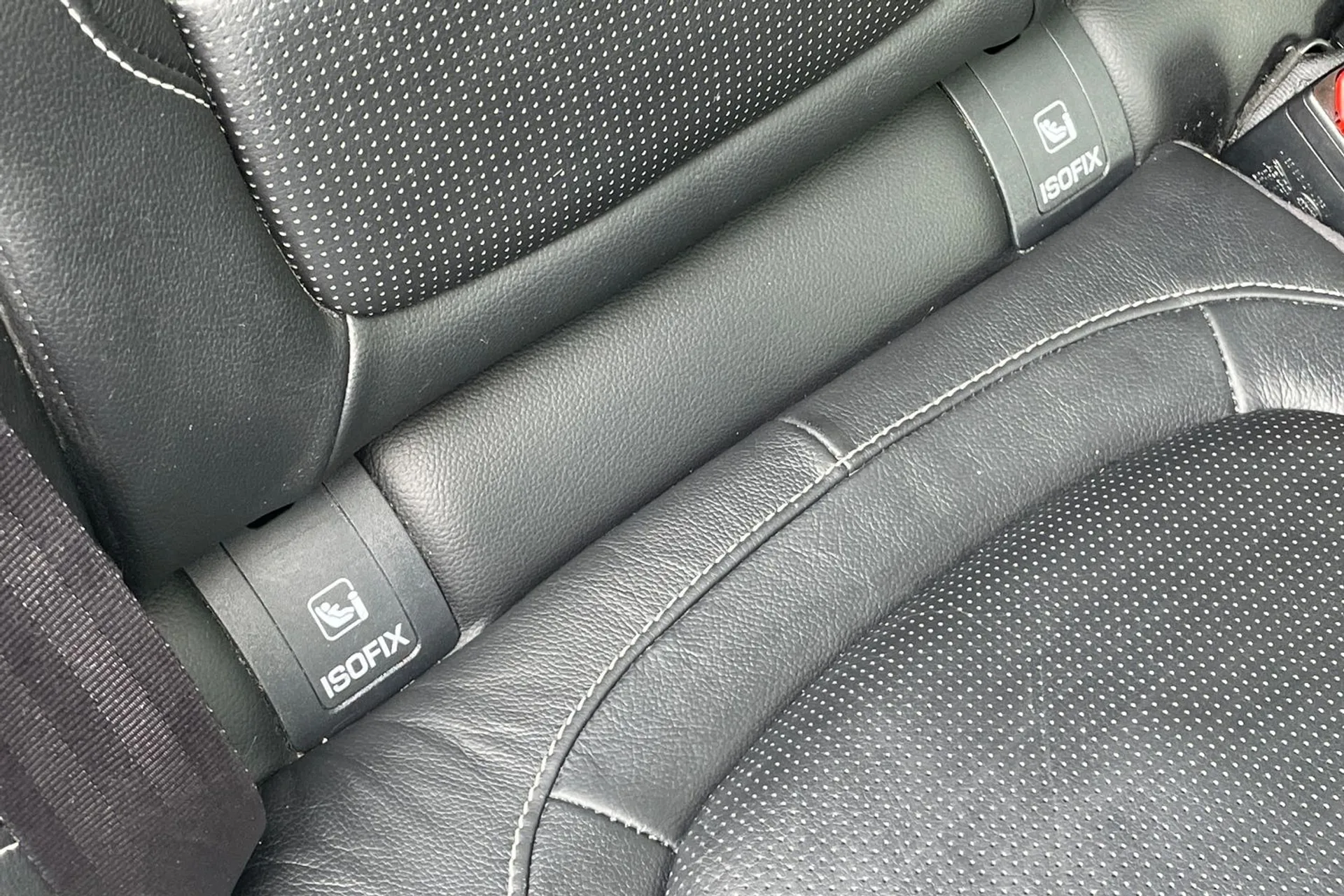 Jaguar F-PACE thumbnail image number 35
