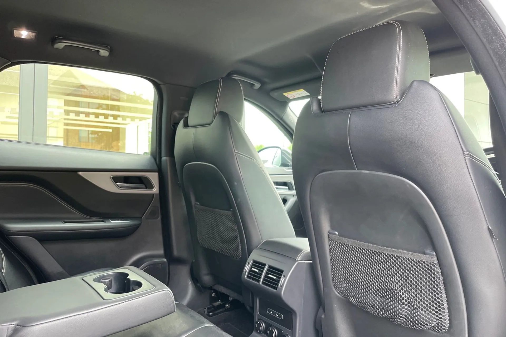 Jaguar F-PACE thumbnail image number 34