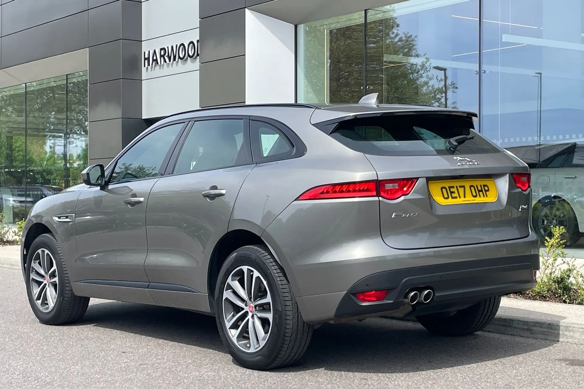 Jaguar F-PACE thumbnail image number 12