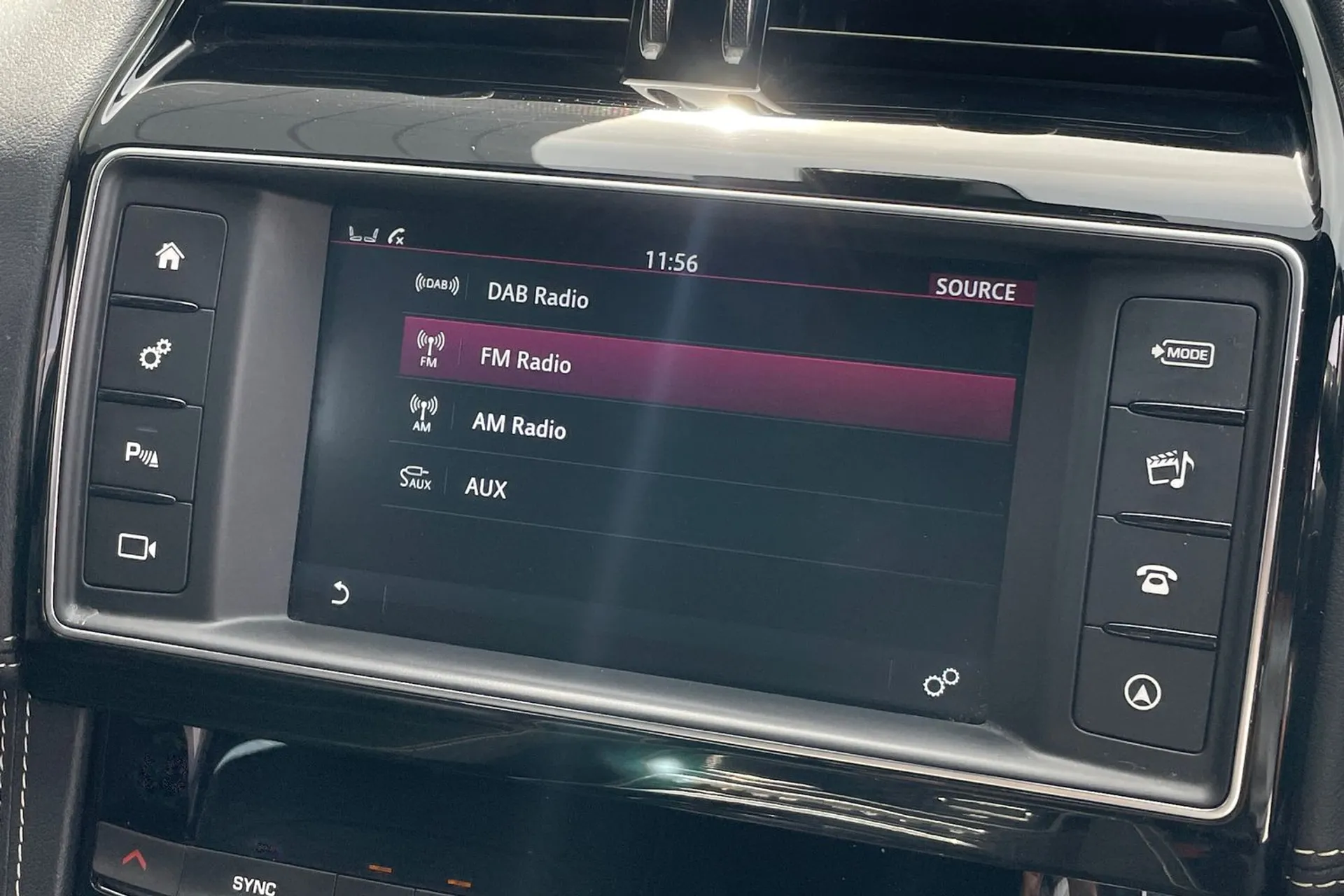 Jaguar F-PACE thumbnail image number 40