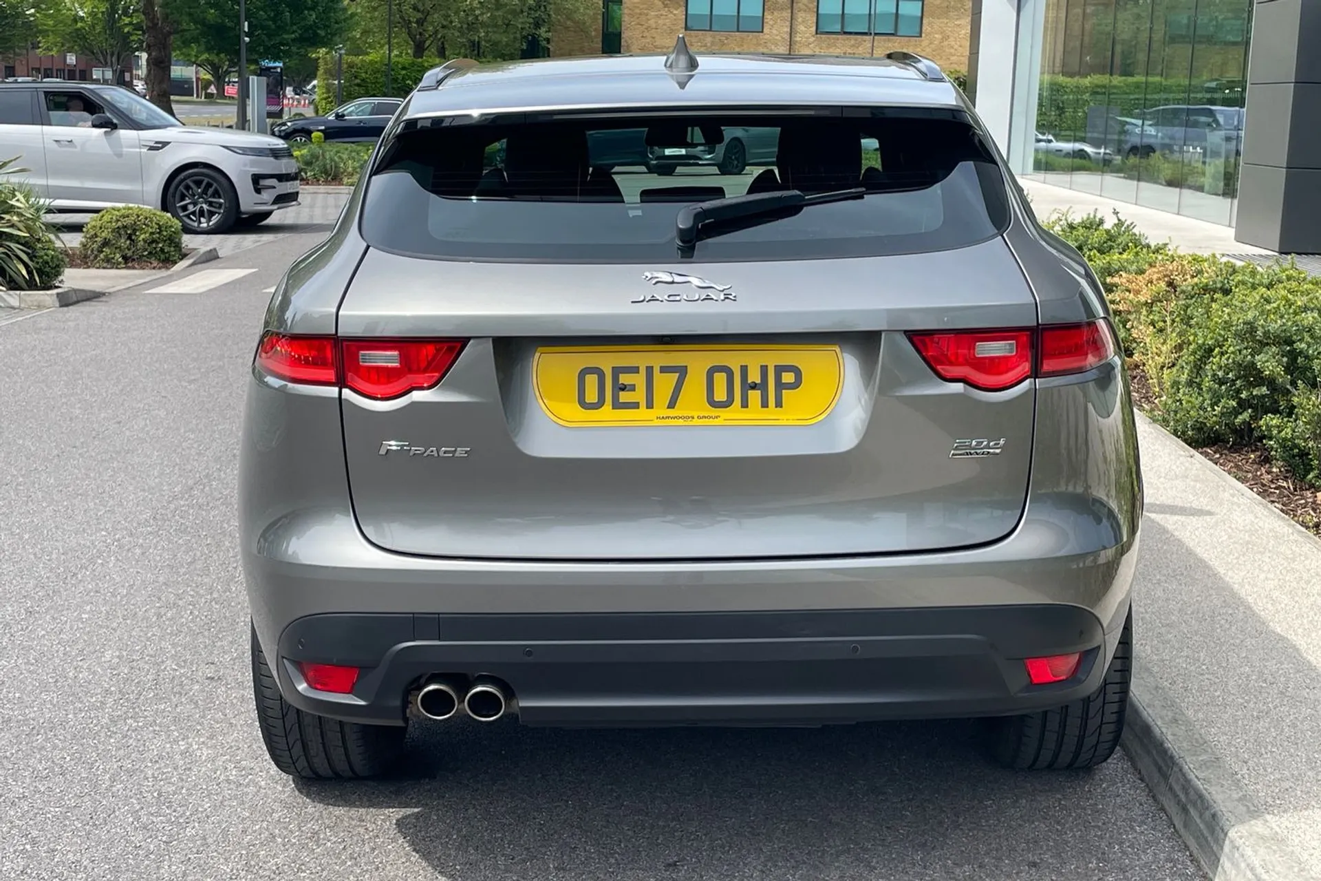 Jaguar F-PACE thumbnail image number 11
